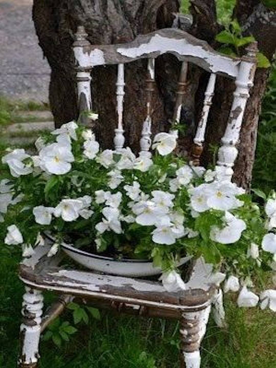 Pretty Vintage Garden Decor
