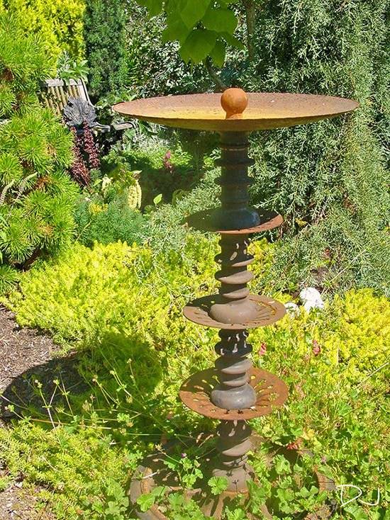 Creative Rusted Metal Garden Decorations You Need To See