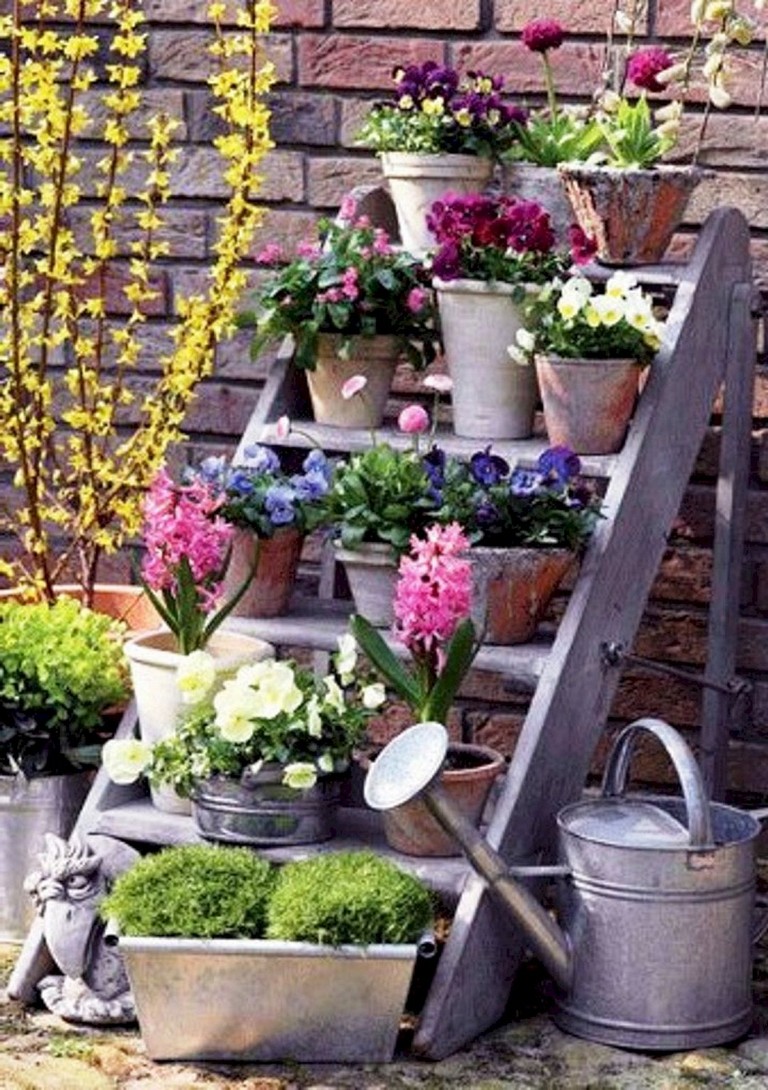 This Western Themed Flower Bed