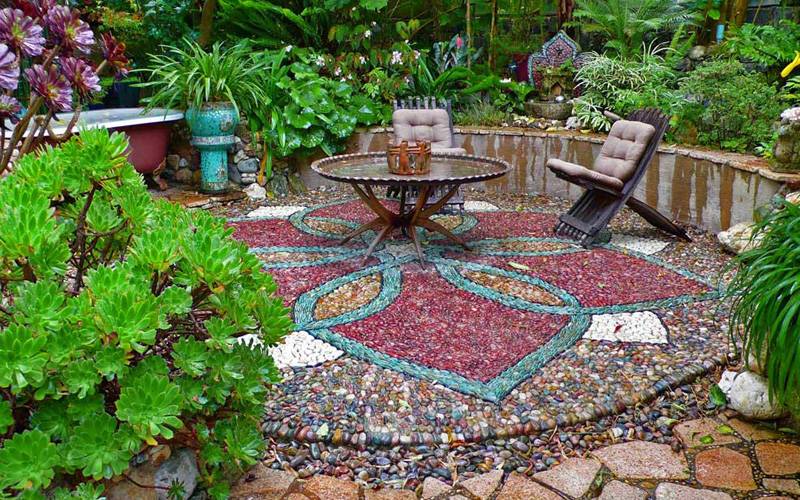 Mosaic Garden Decoration Ideas