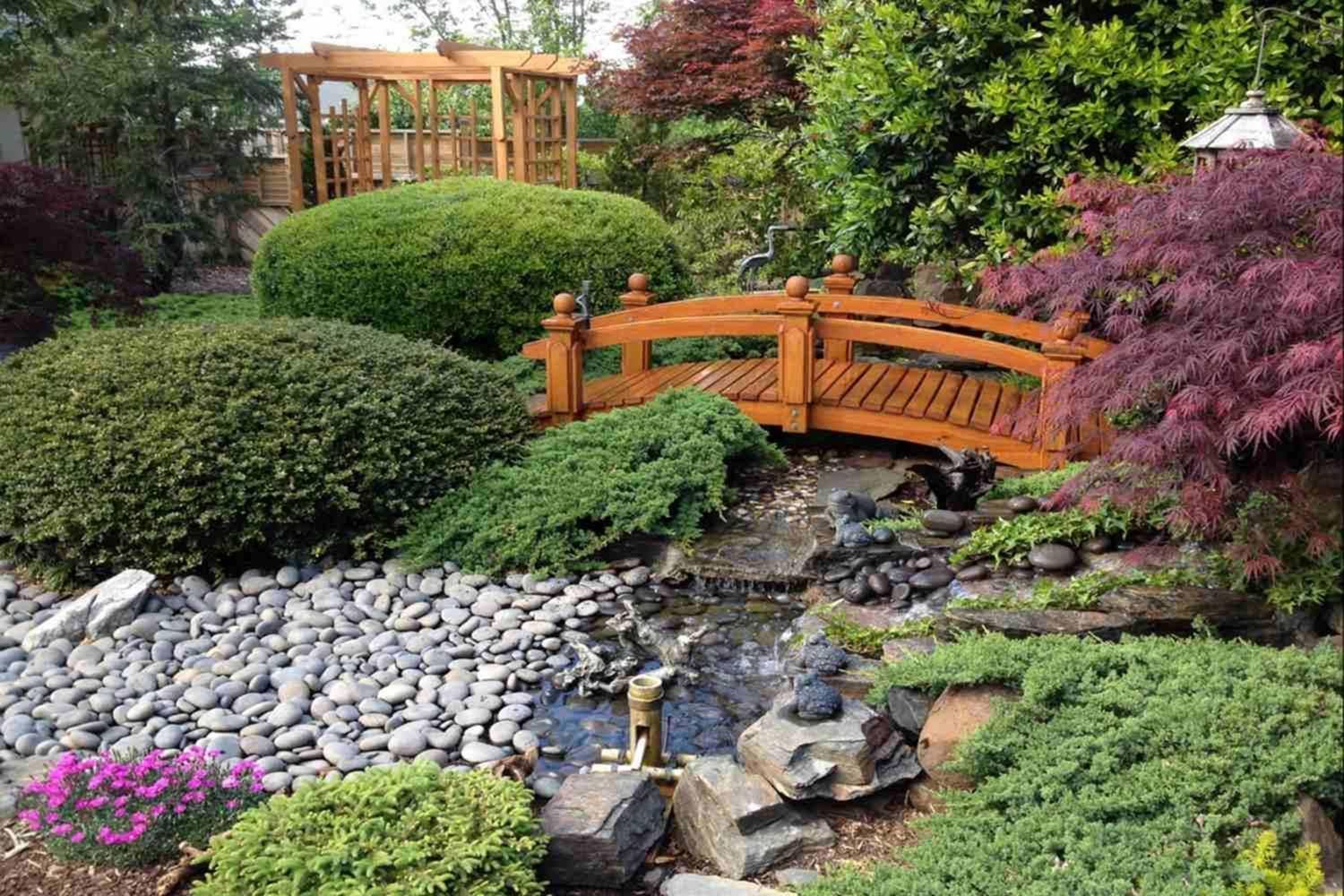 Wonderful Side Yard And Backyard Japanese Garden Design Ideas