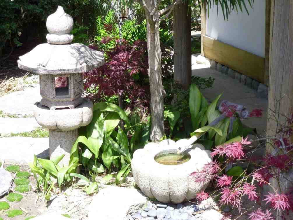 Wonderful Side Yard And Backyard Japanese Garden Design Ideas