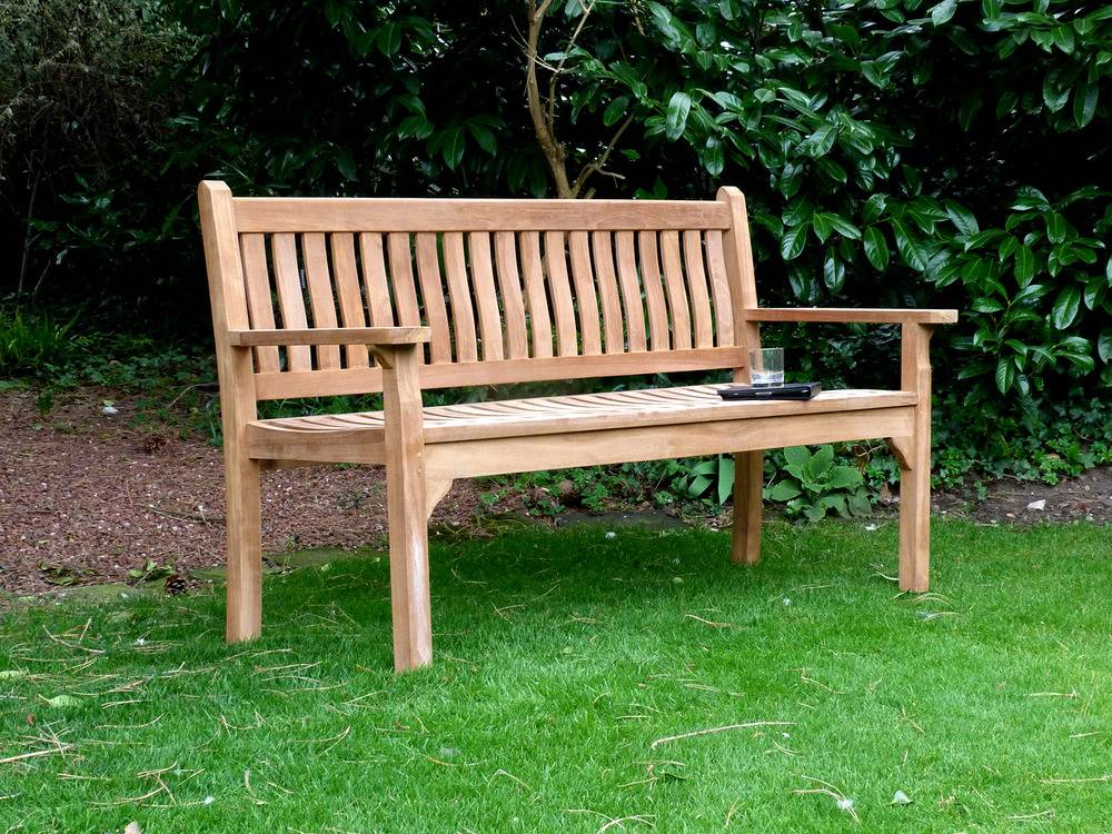 Garden Bench Decoration Ideas