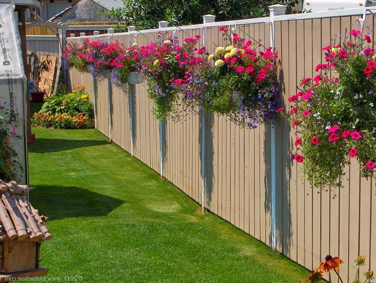 Creative Garden Fence Decoration Ideas