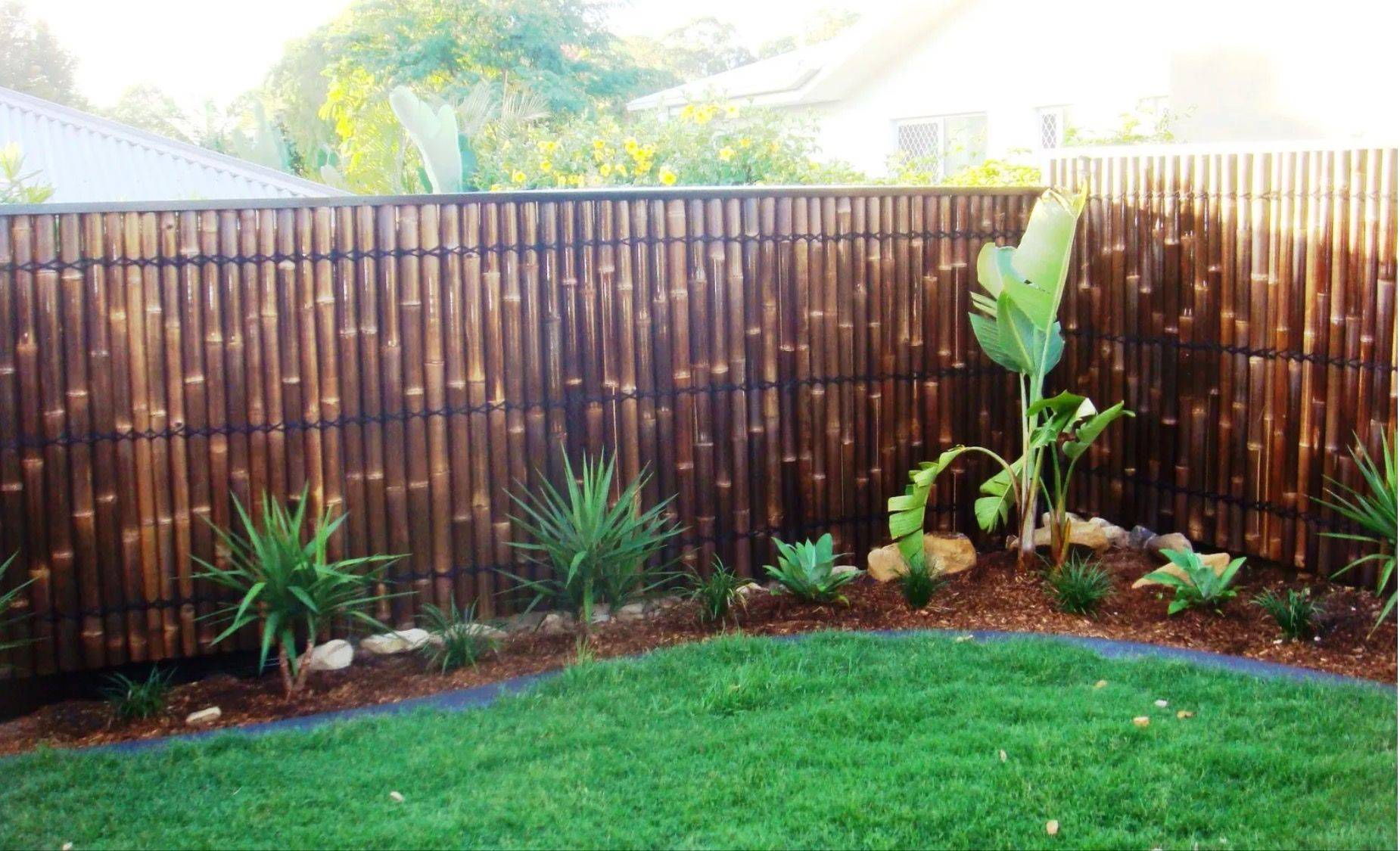 Adorable Wooden Privacy Fence Patio Backyard Landscaping Ideas