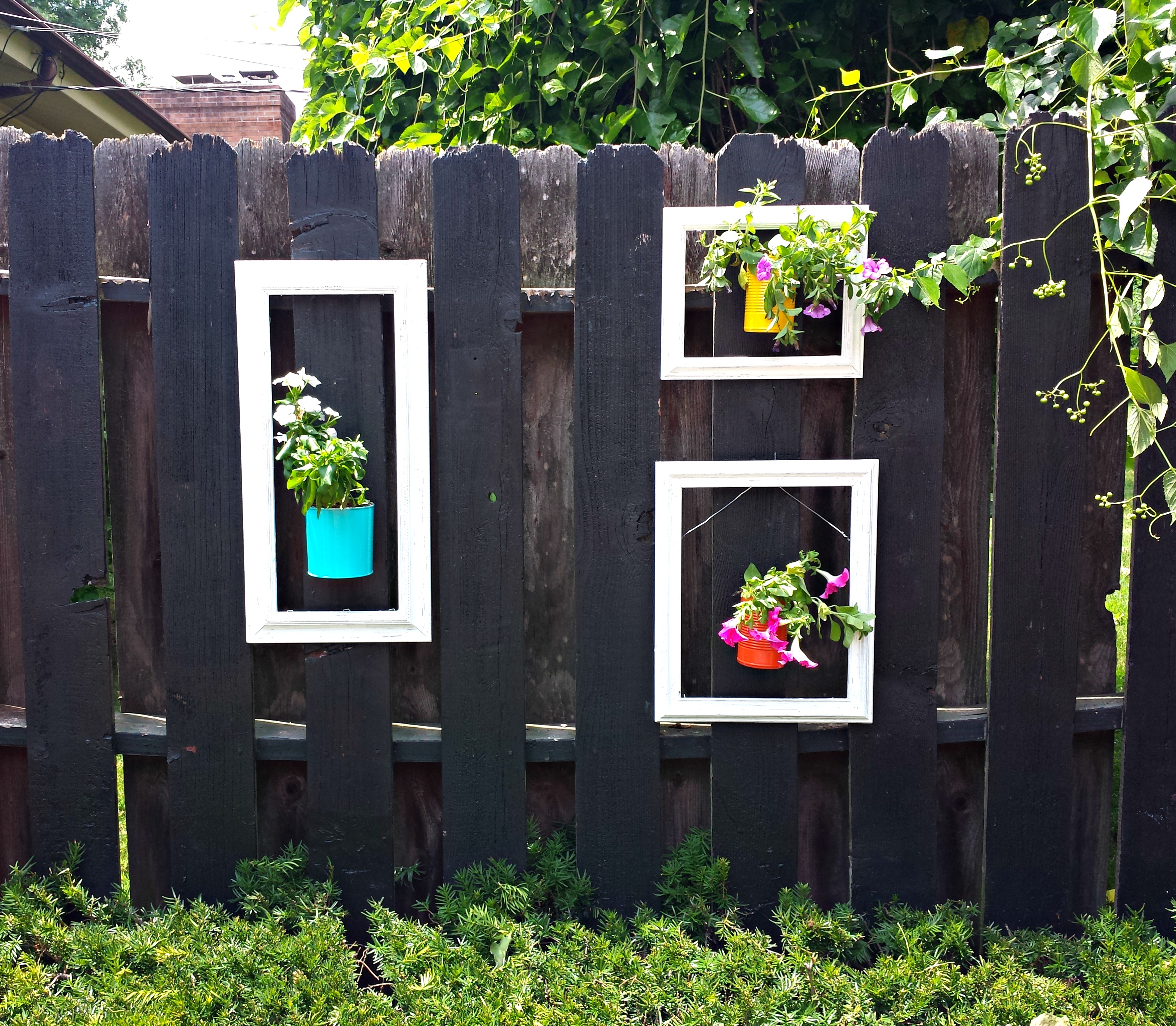 Cool Garden Fence Decoration Ideas