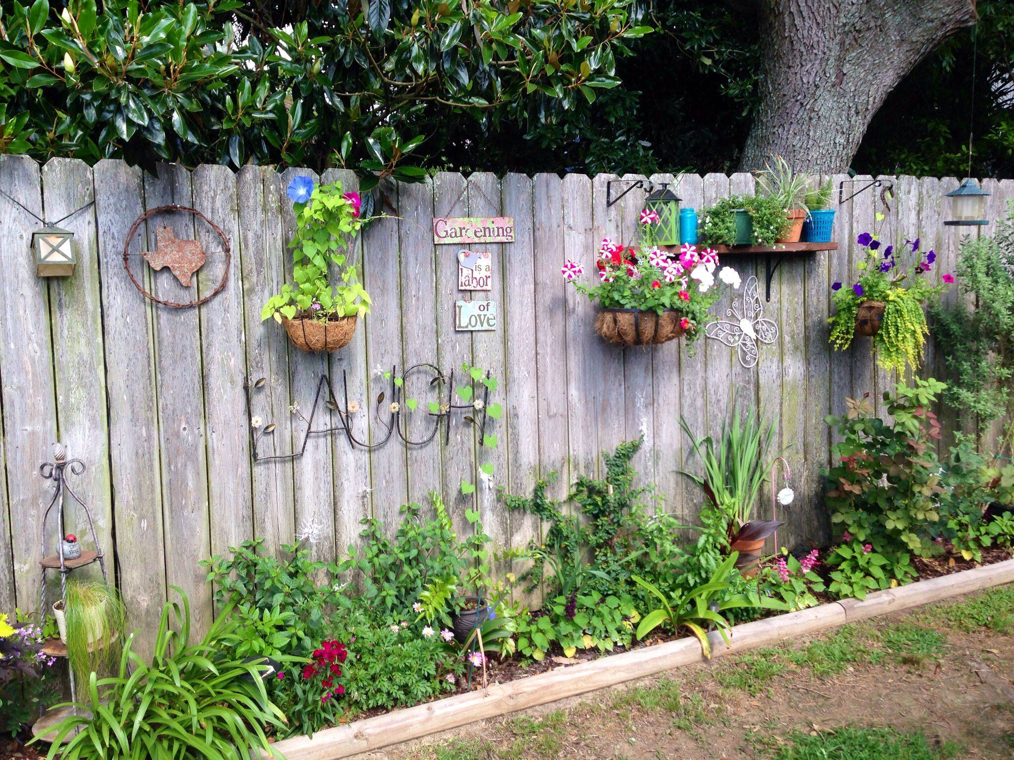 Cool Garden Fence Decoration Ideas