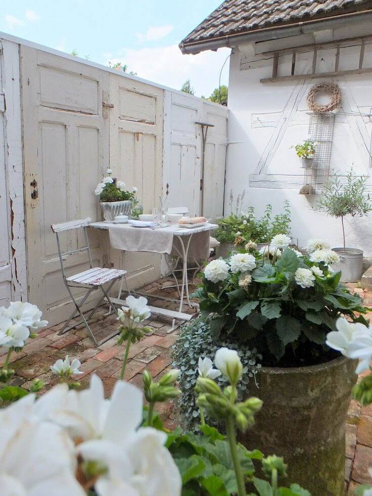 Best Old Door Outdoor Decor Ideas