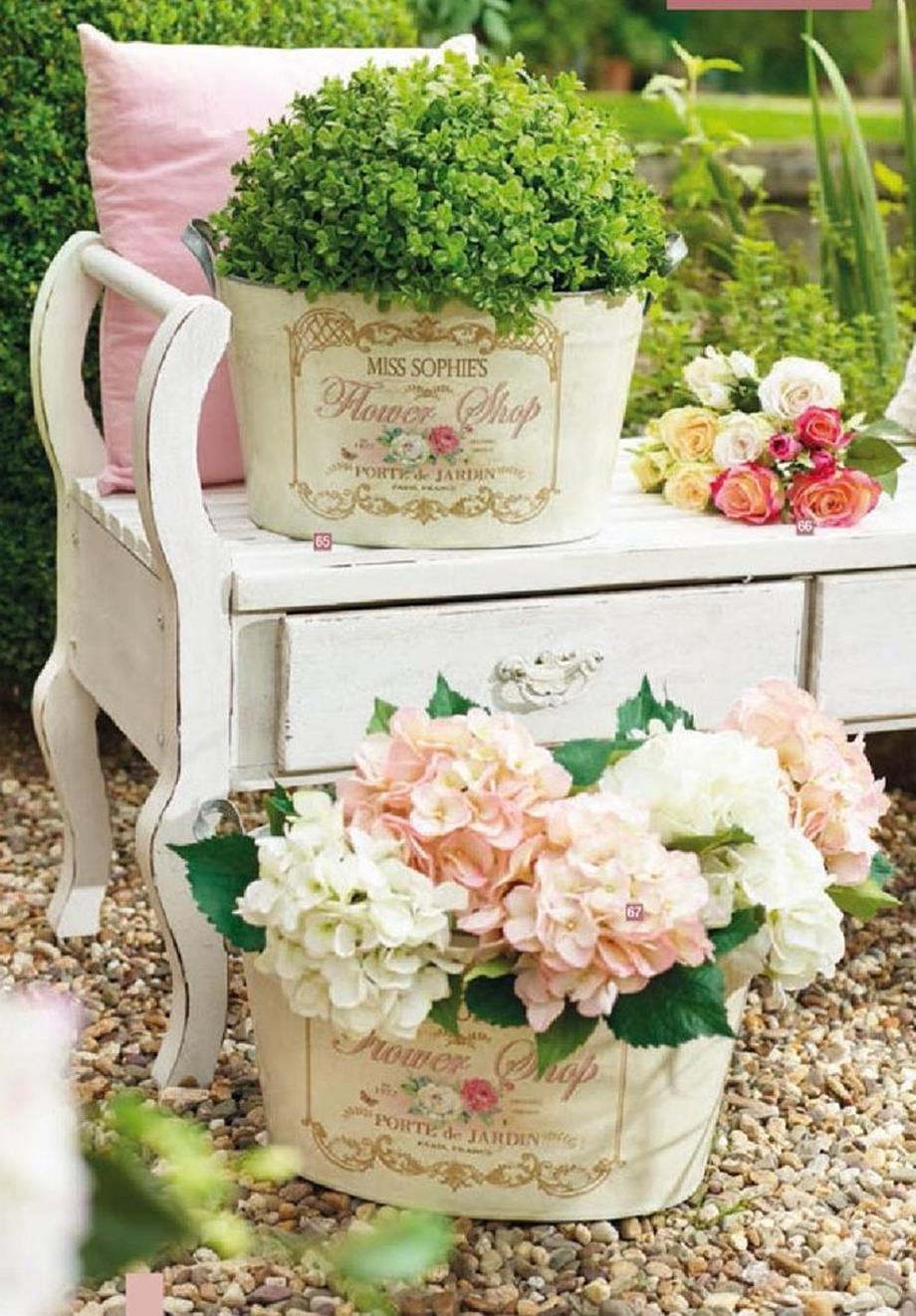 Lively Shabby Chic Garden Designs