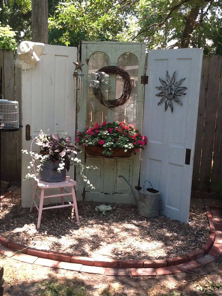 Best Old Door Outdoor Decor Ideas