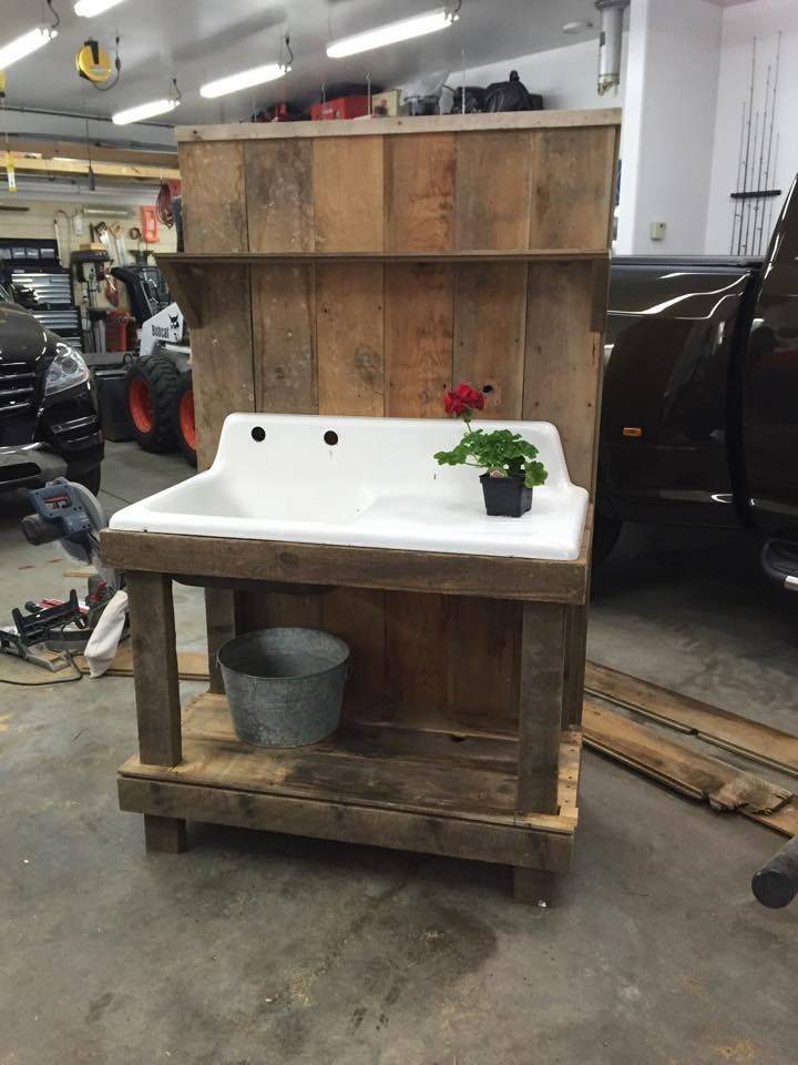 Vintage Farmhouse Garden Sink Fountain White Metal