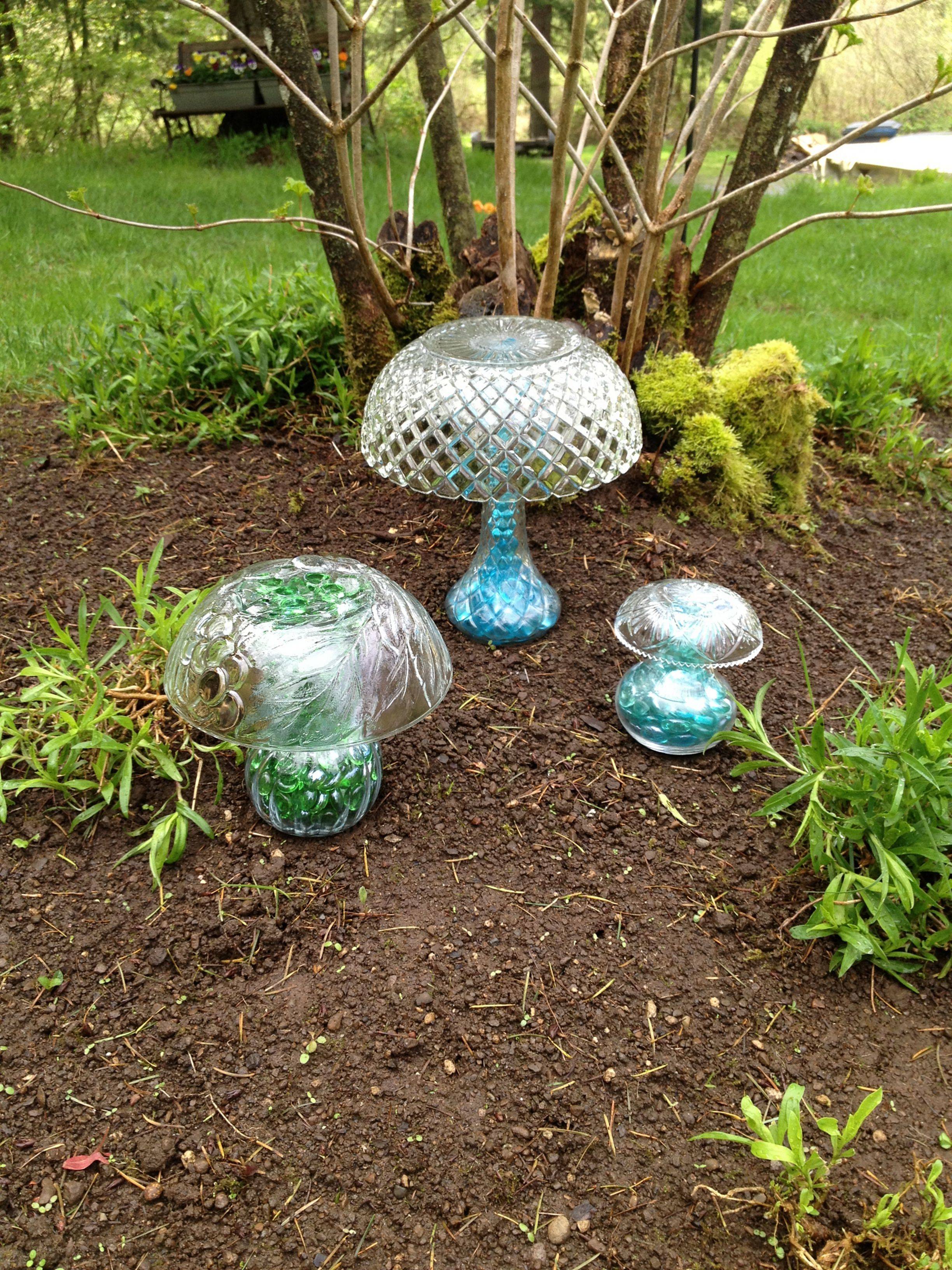 Best Glass Totems Garden Art Ideas