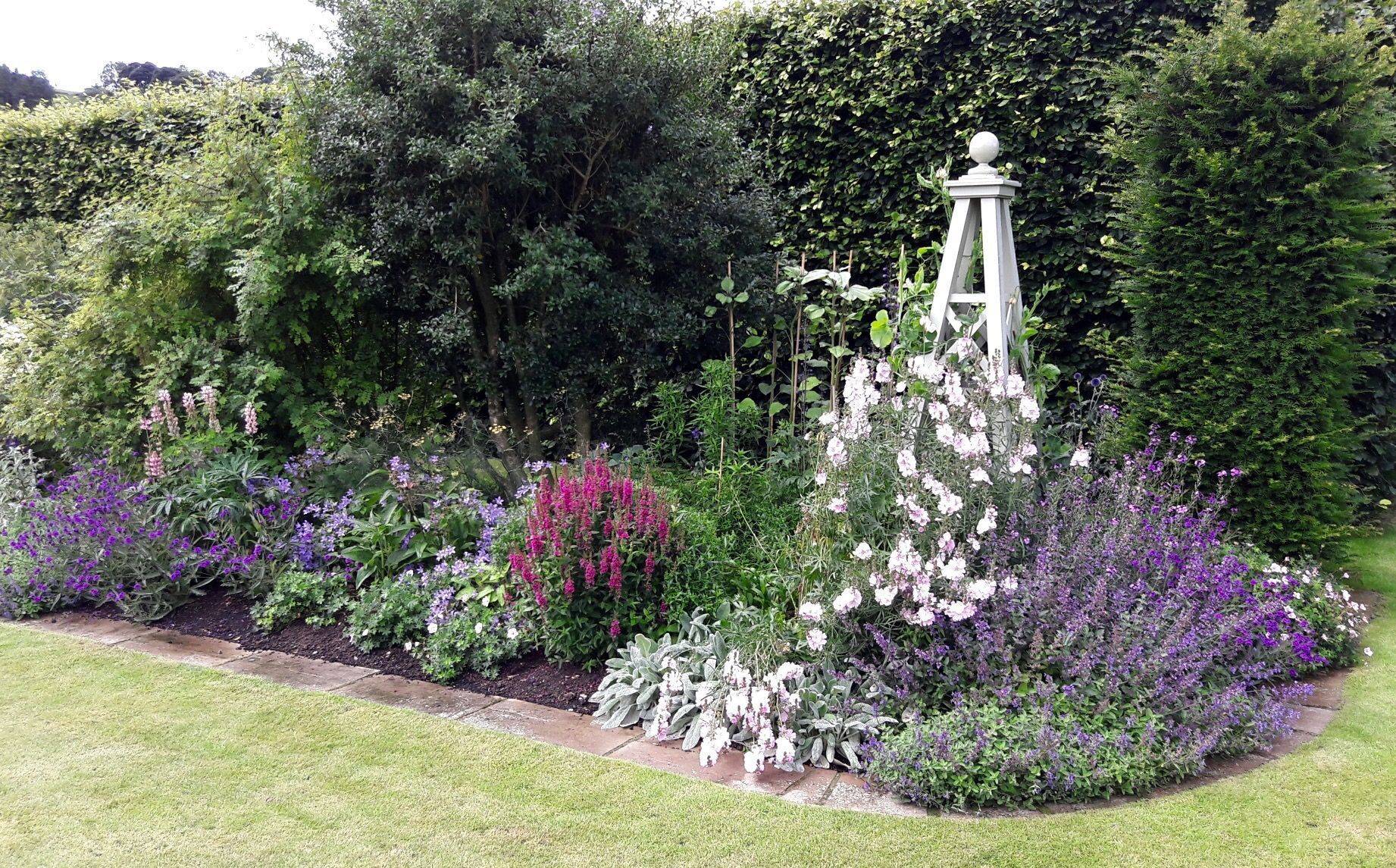 Lovely Modern English Country Garden Design Ideas