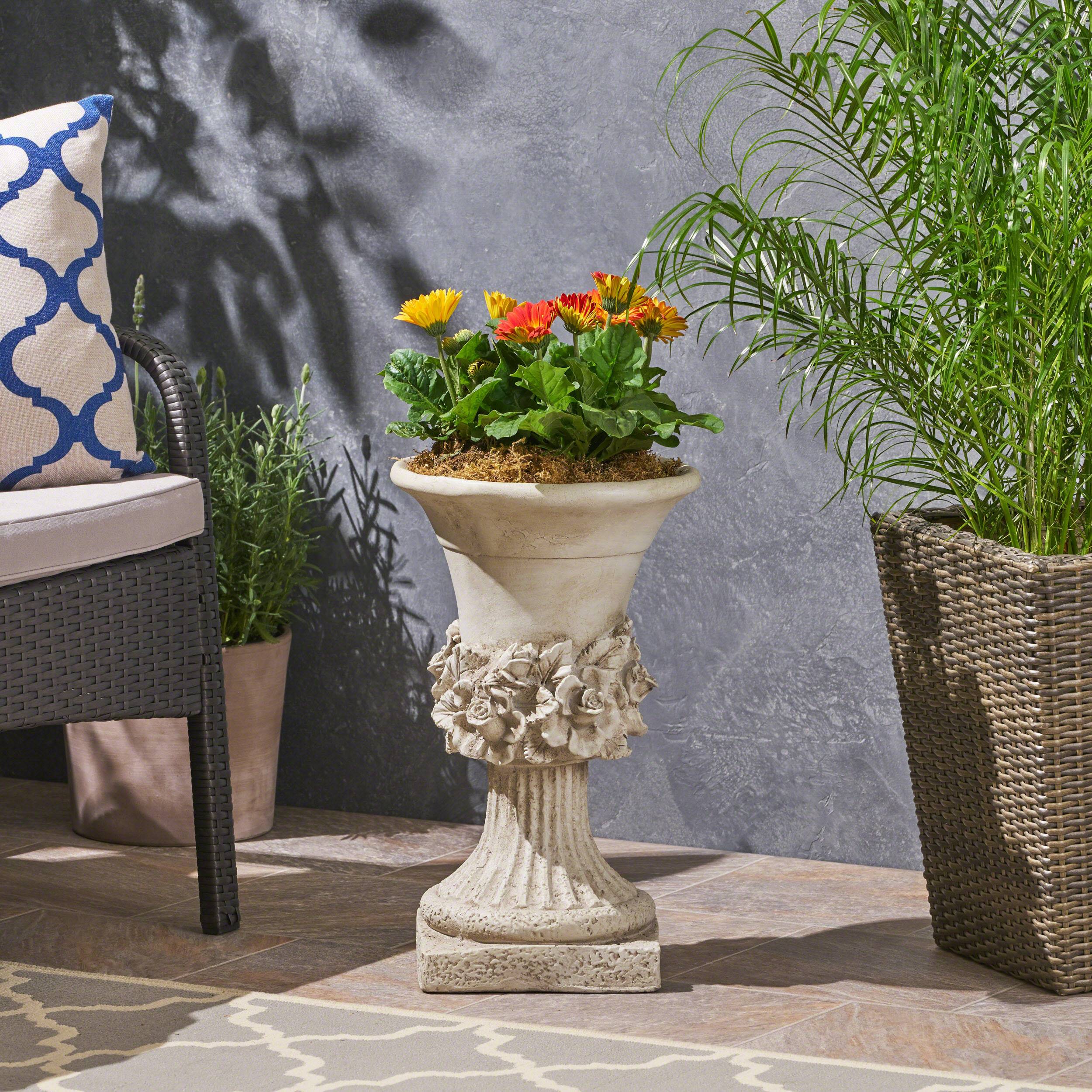 Angelo Chalice Outdoor Roman Light