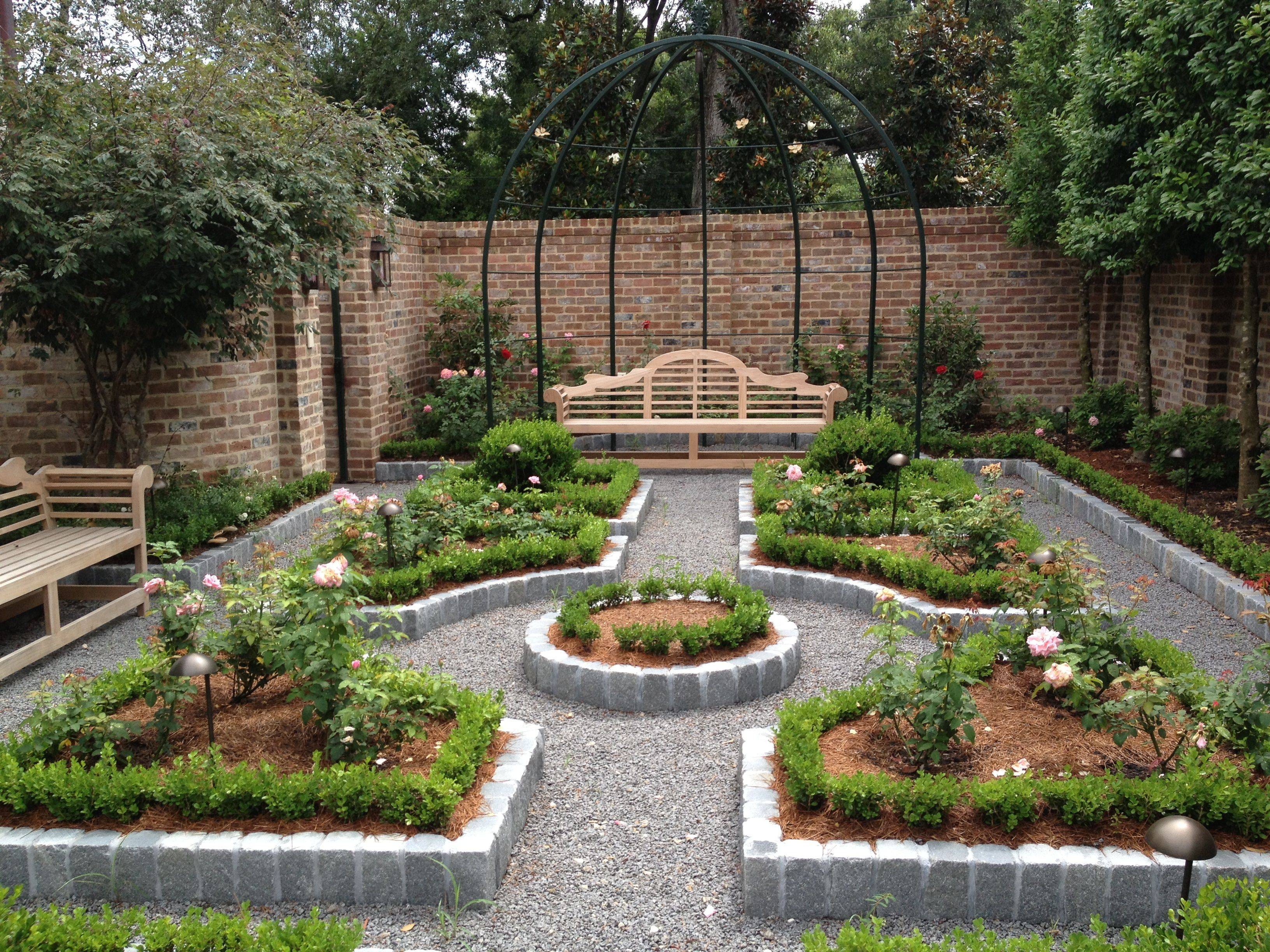 Carolyne Roehm Rose Garden Design