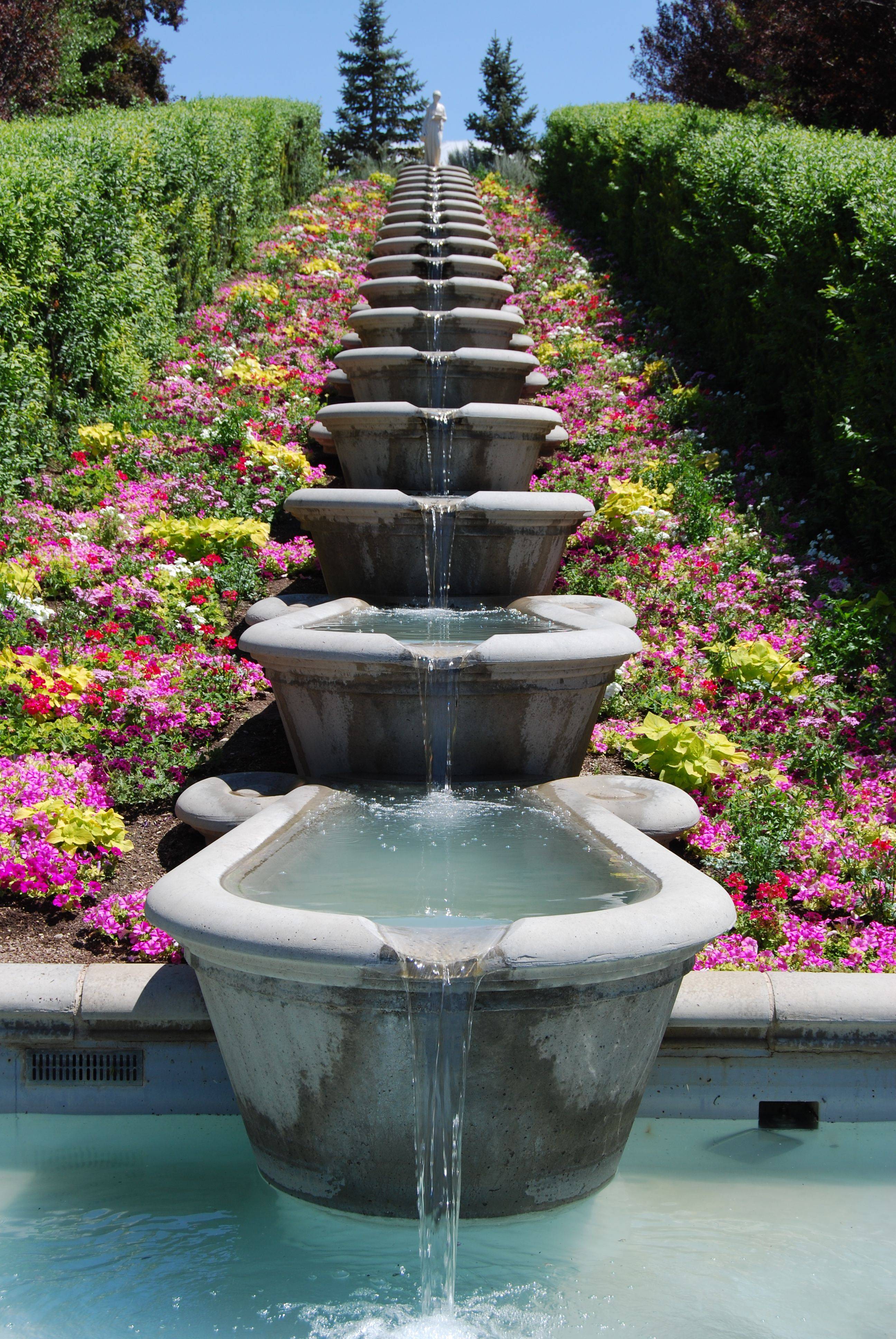 Flower Fountain Front Yard Landscaping Design