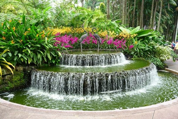 Natural But Controlled Full Sun Perennial Flowers