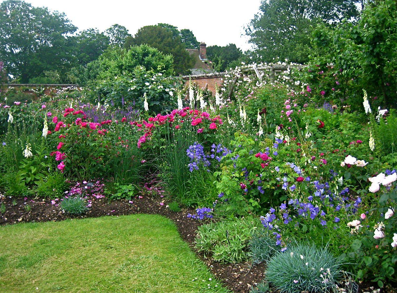Mottisfont Abbey Rose Garden Pixdaus Beautiful Gardens Dream