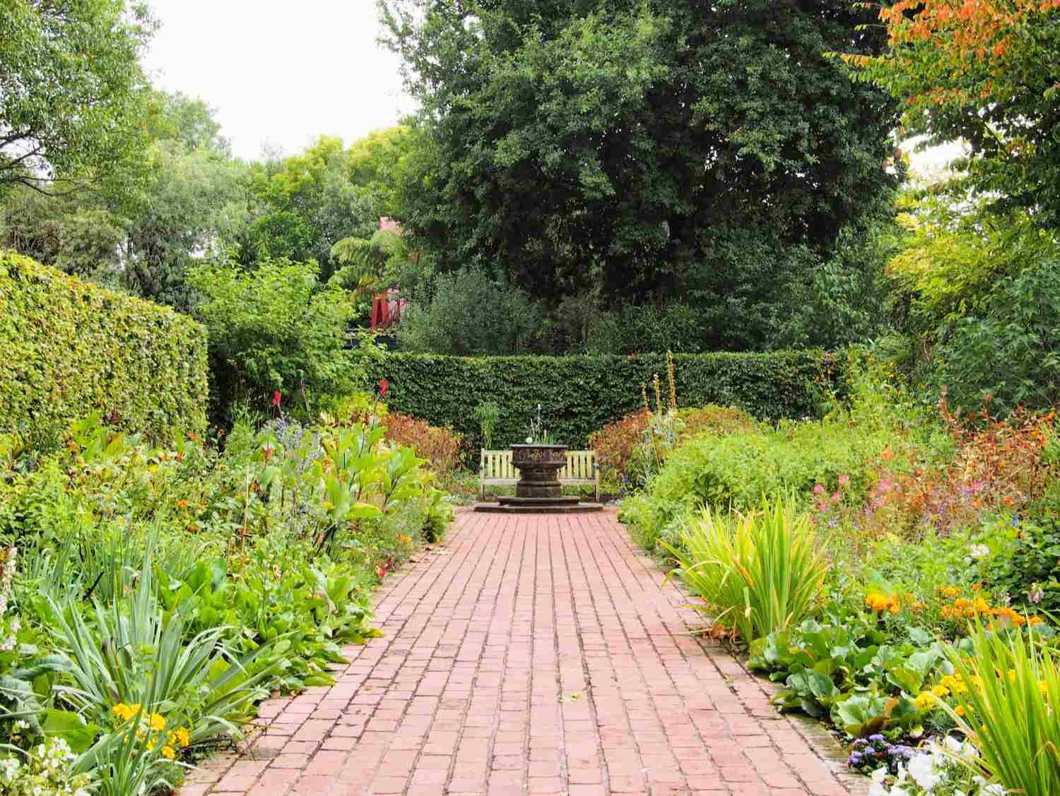 Elegant English Garden Designs