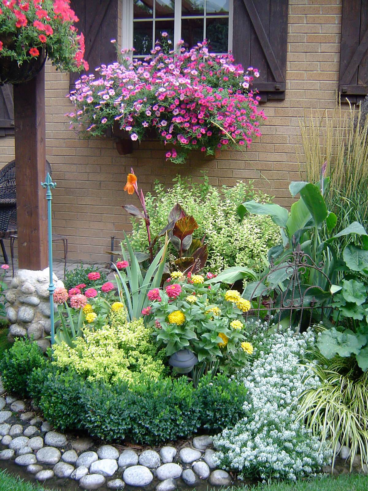 Best Small And Simple Flower Bed Ideas