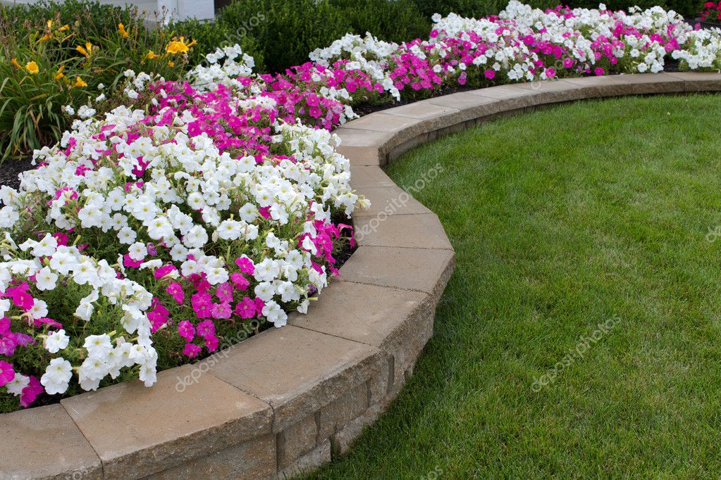 Beautiful Flower Beds Design Ideas