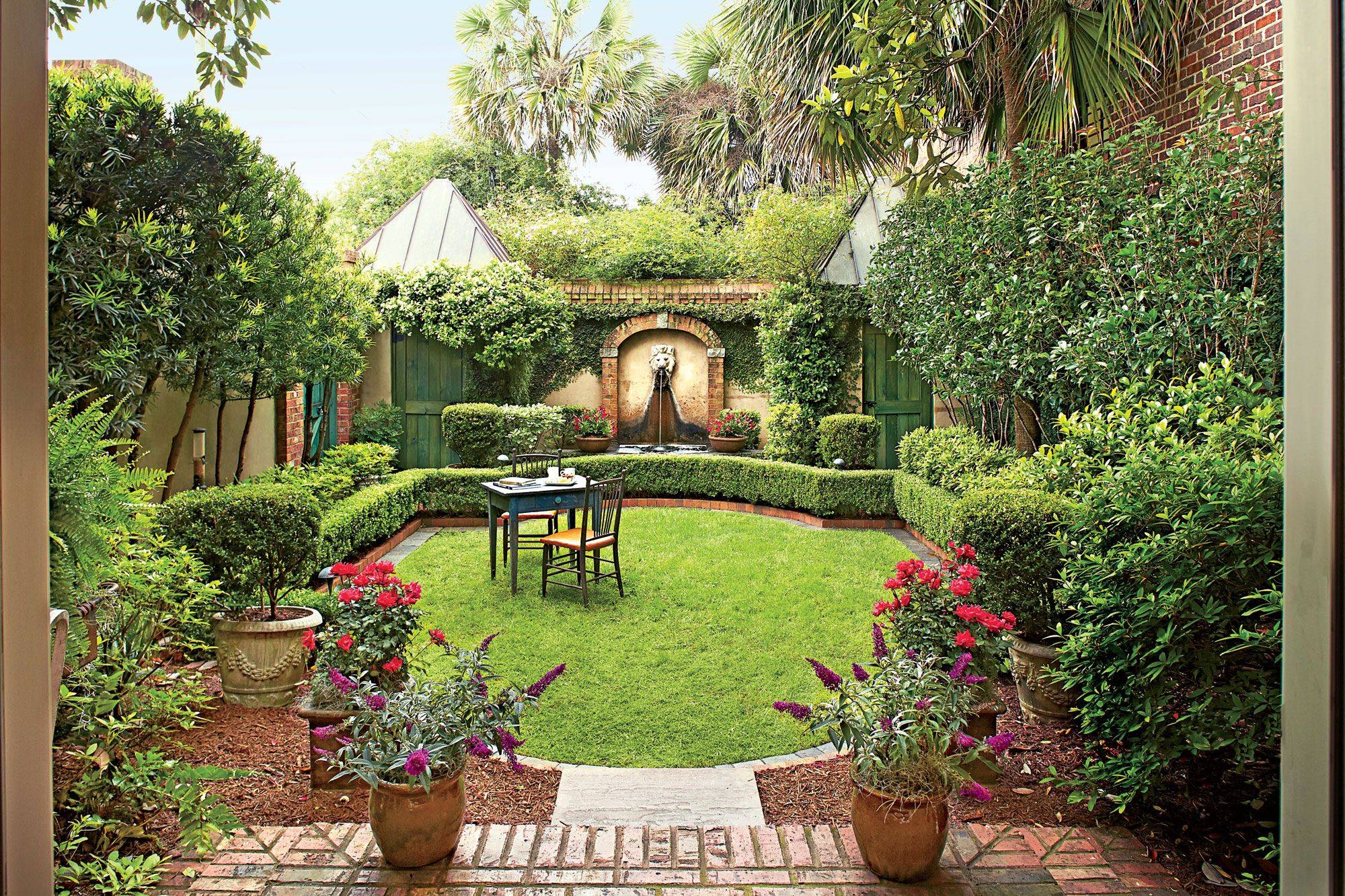 Beautiful Courtyard Gardens Decoratop Walled Courtyard Garden