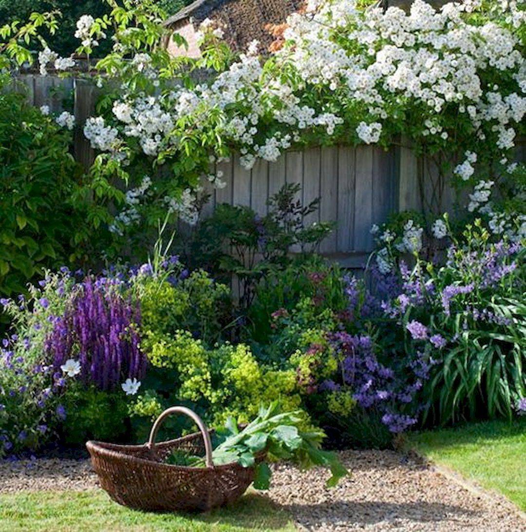 Nice Modern English Country Garden Design Ideas
