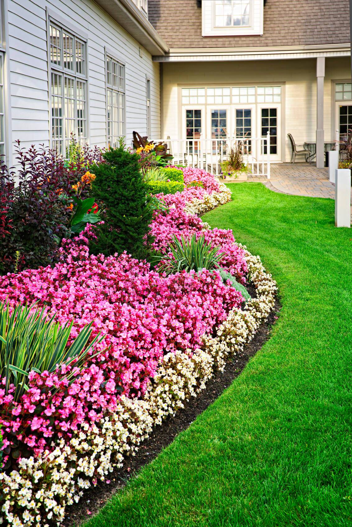 Beautyful And Creative Flower Bed Ideas