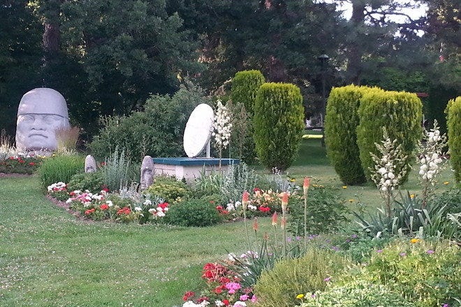 Decorative Garden Art Poles