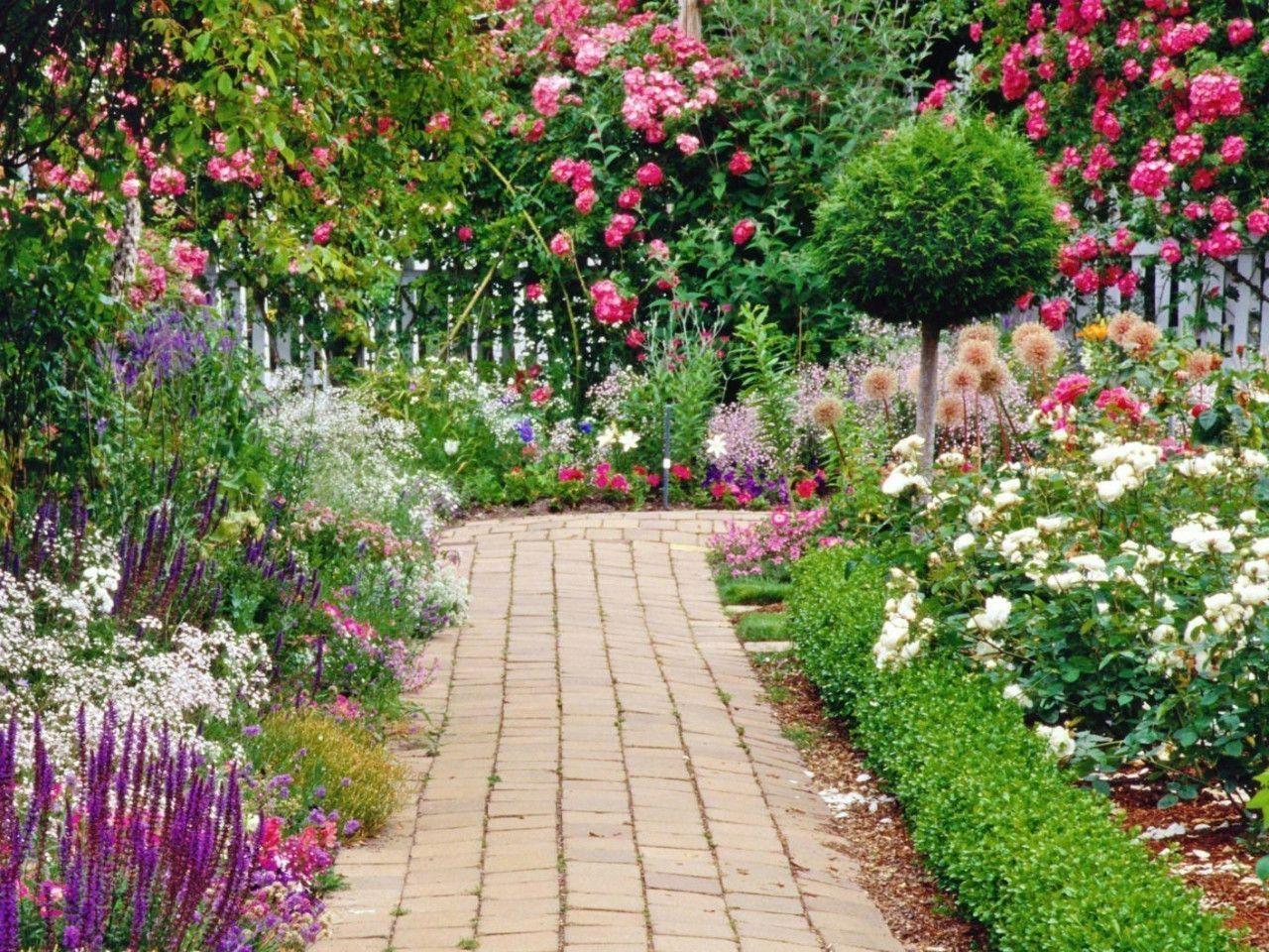 Stunning Country Cottage Gardens Ideas