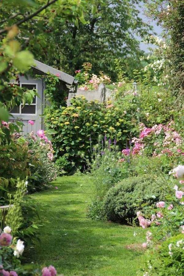 Beautiful Romantic Garden Ideas