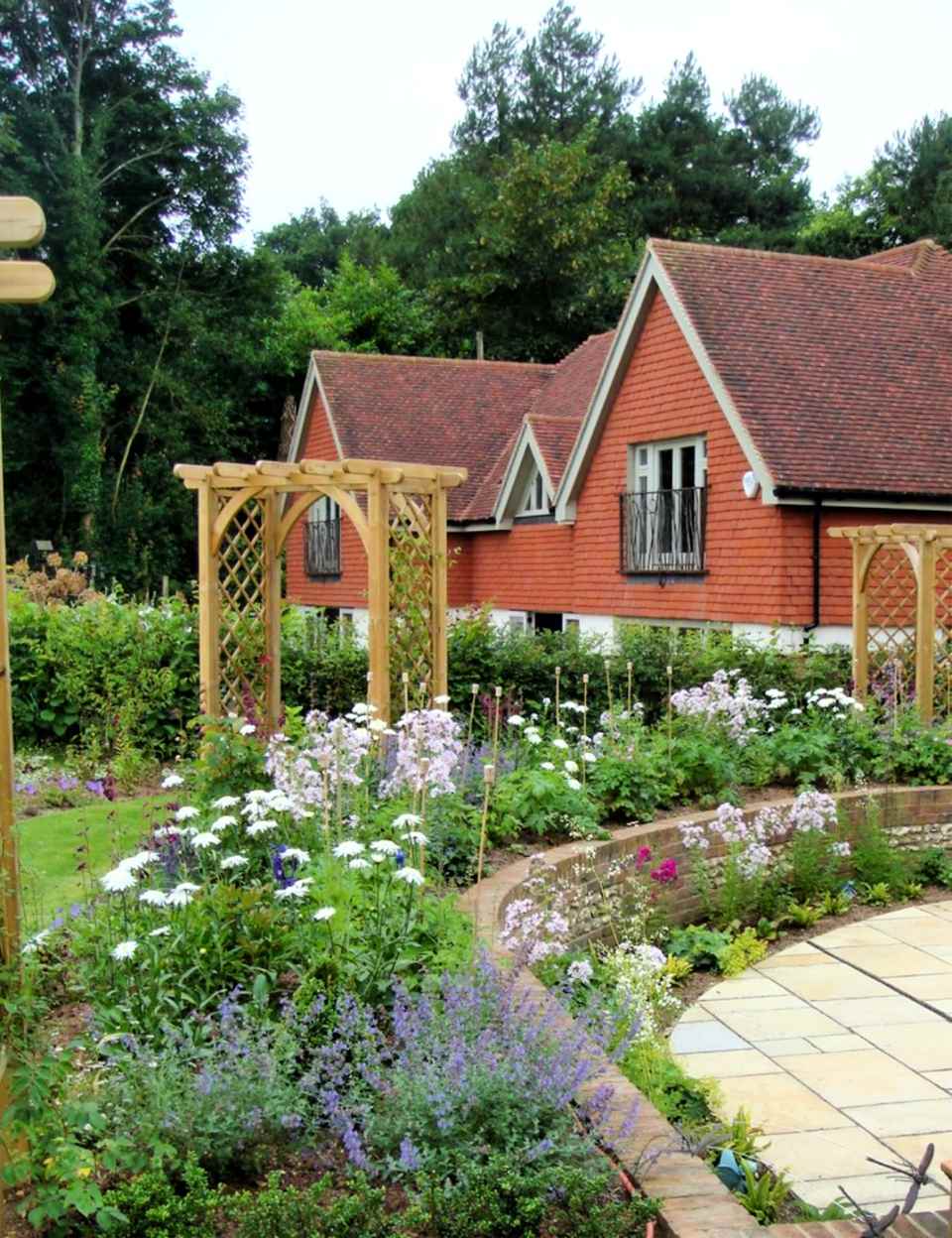 Beautiful Modern English Country Garden Design Ideas Page