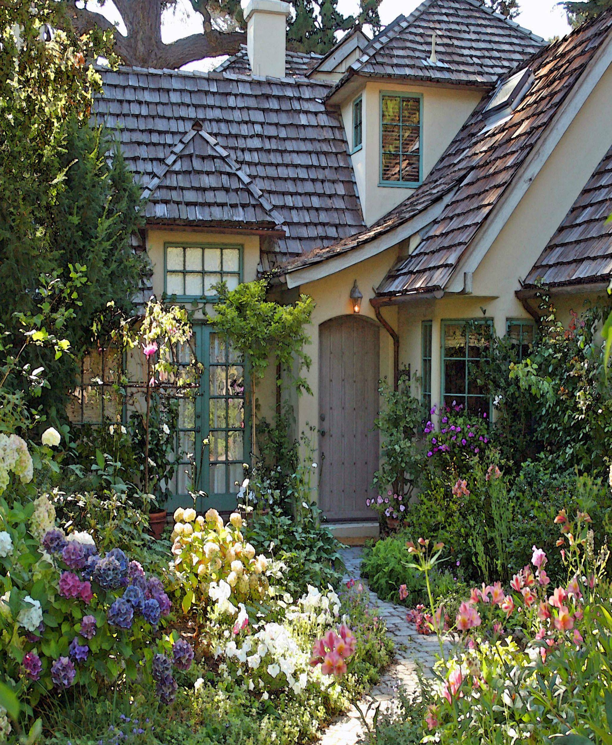 Beautiful Front Yard Cottage Garden Landscaping Ideas