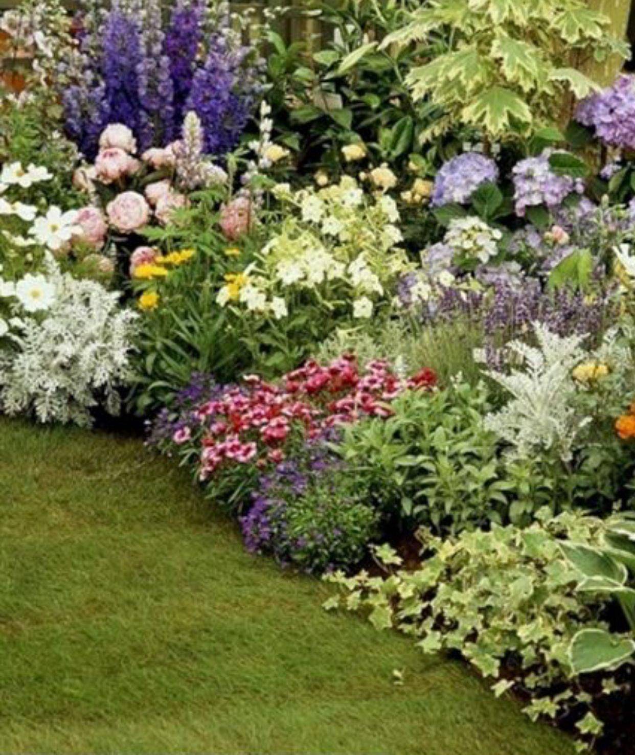 Lovely Flower Beds Design Ideas