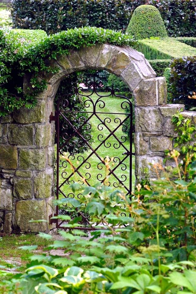 Inspiring Rustic Garden Gates Design