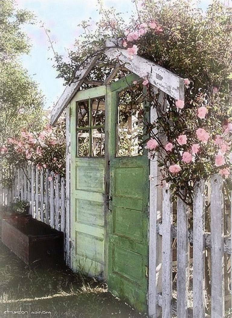 An Antique Look Garden Gate Design