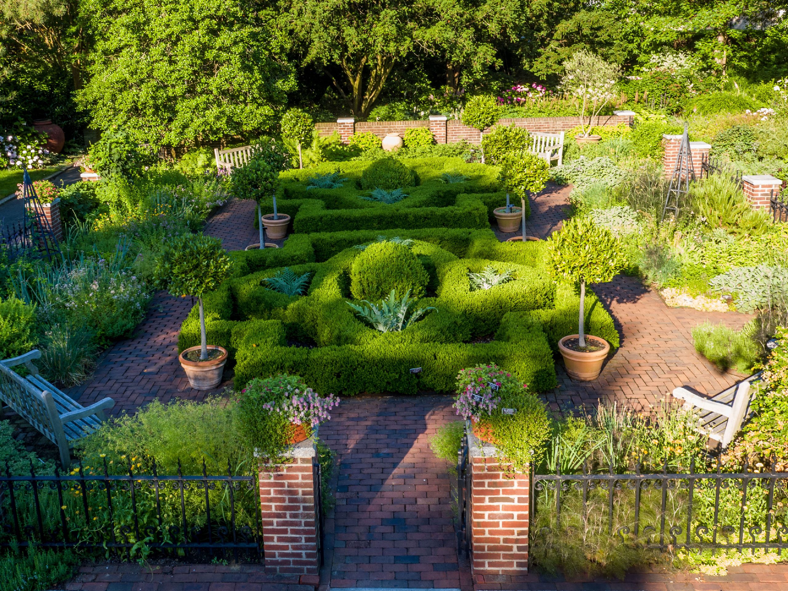 Garden Housecalls New Yorks Best Two Gardens