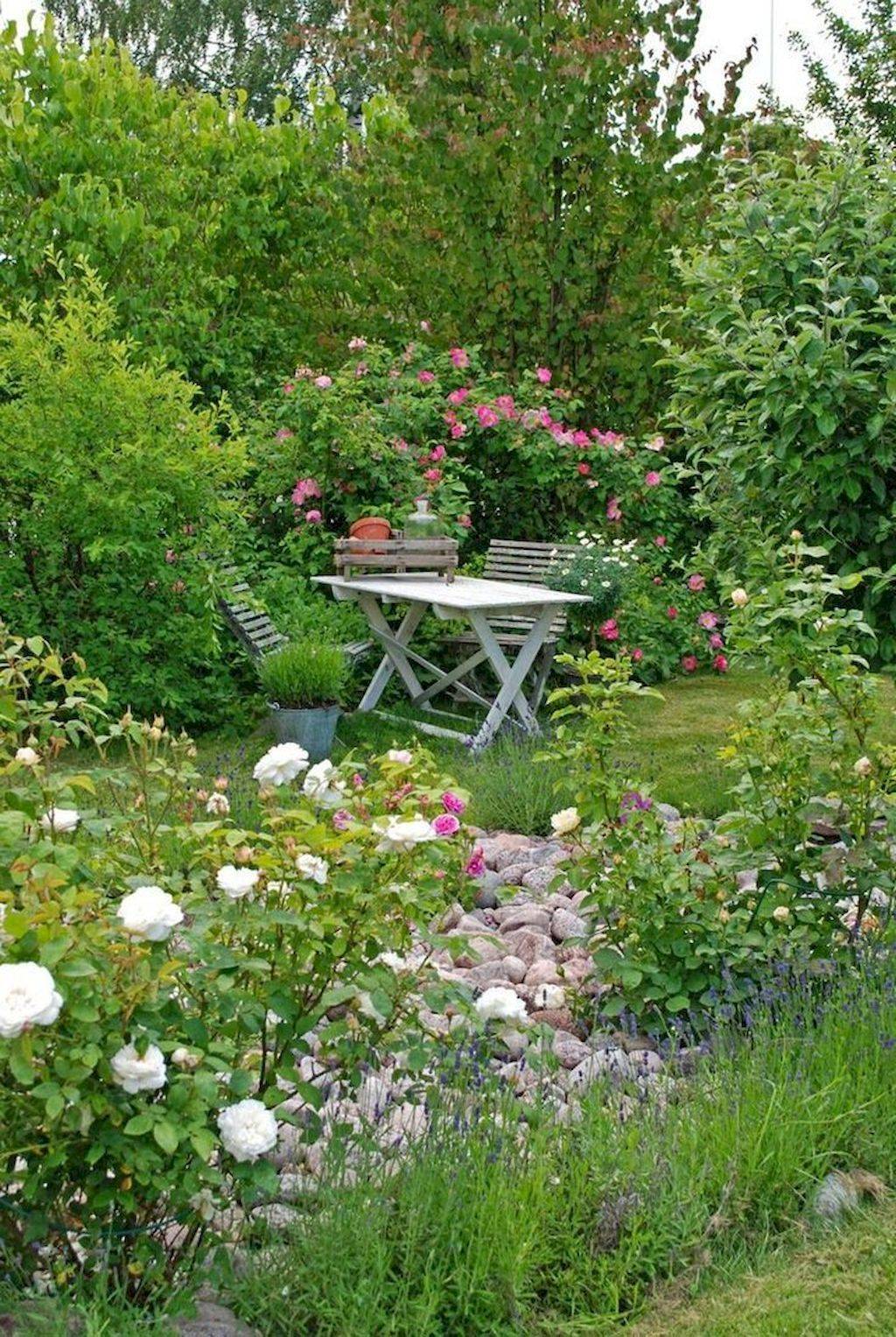Cozy And Relaxing Country Garden Decoration Ideas You Will Totally Love