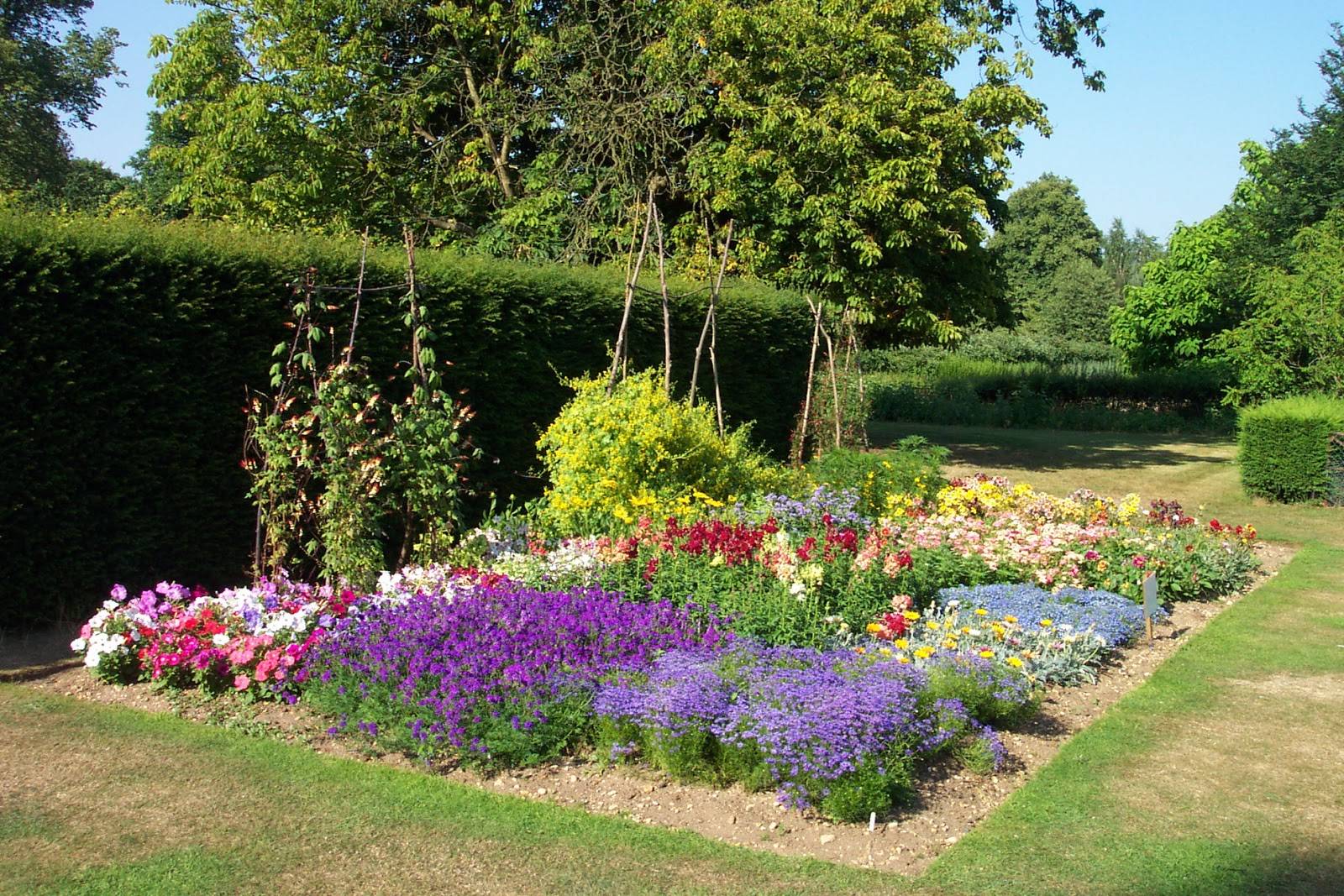 Beautiful Small Cottage Garden Ideas