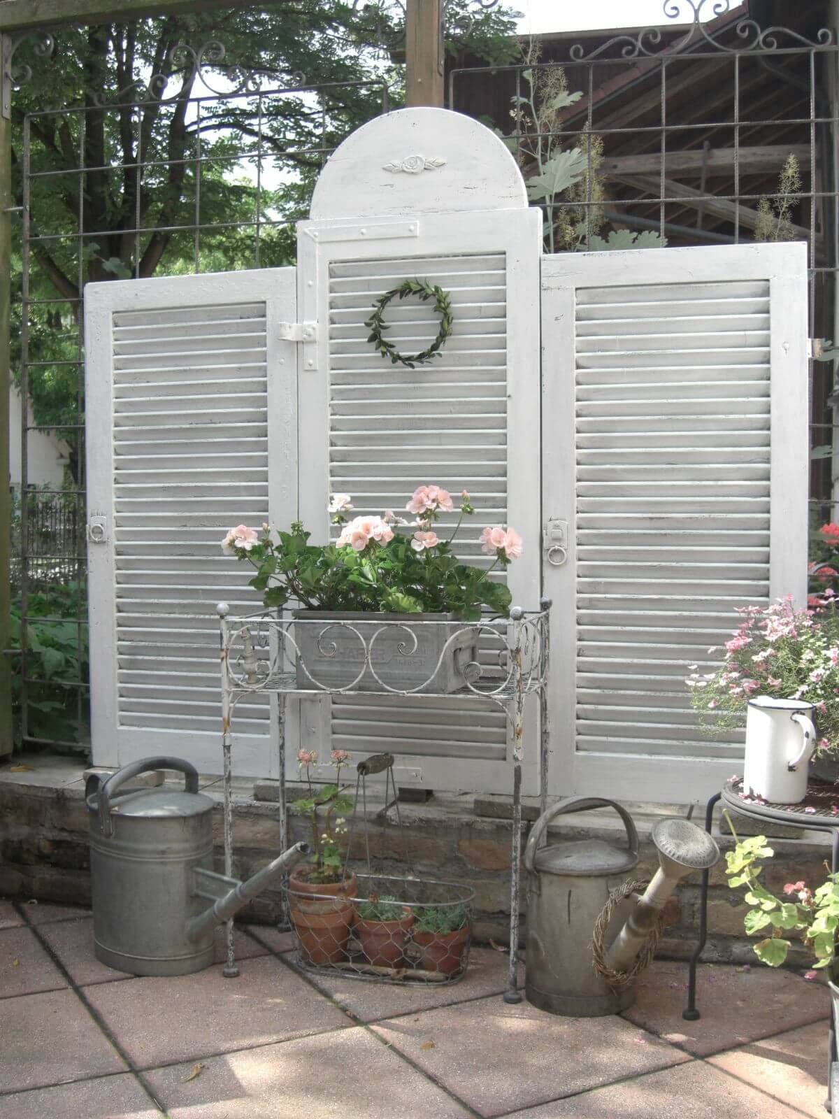 Best Old Shutter Decoration Ideas