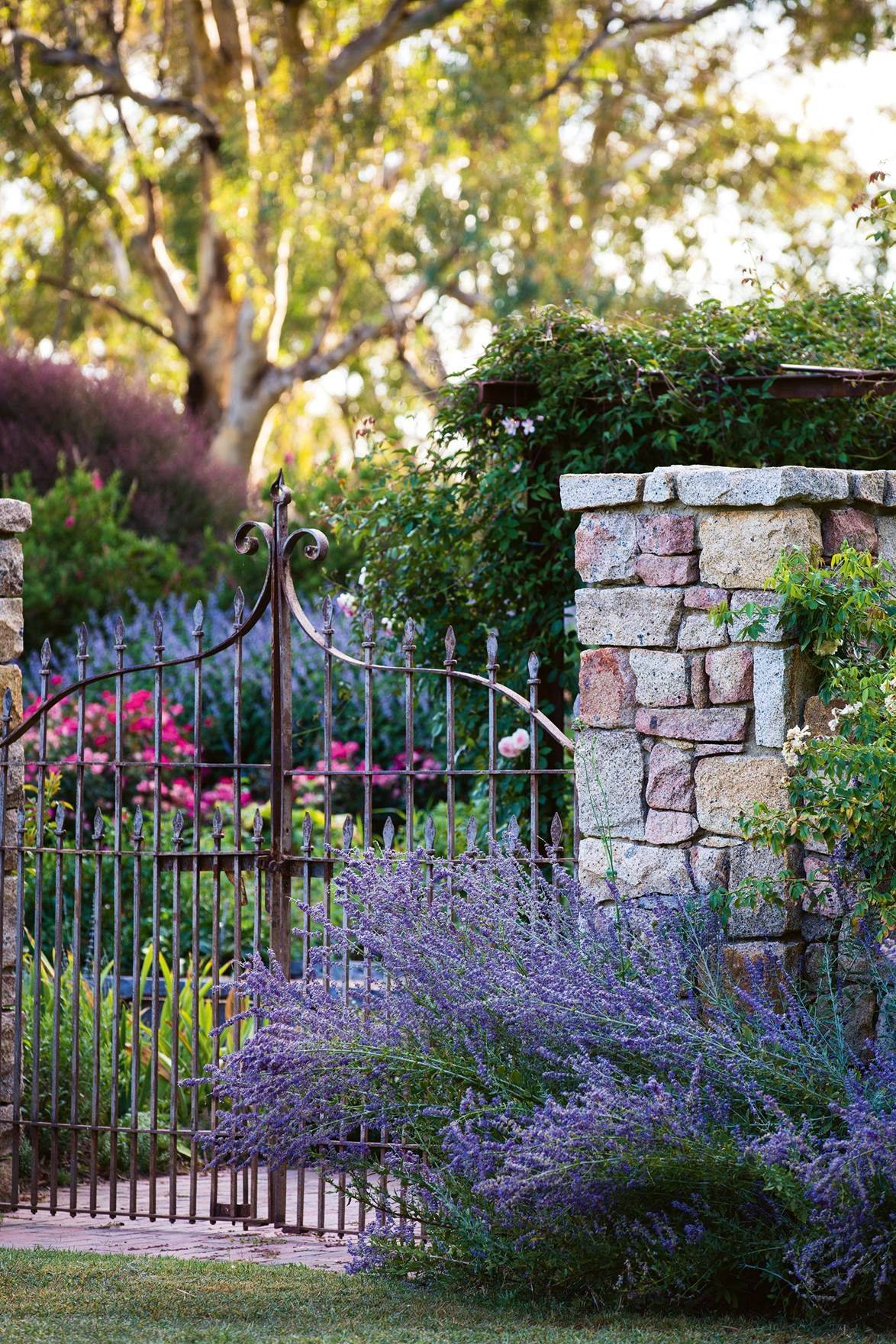 Victorian Cottage Gardens Landscaping