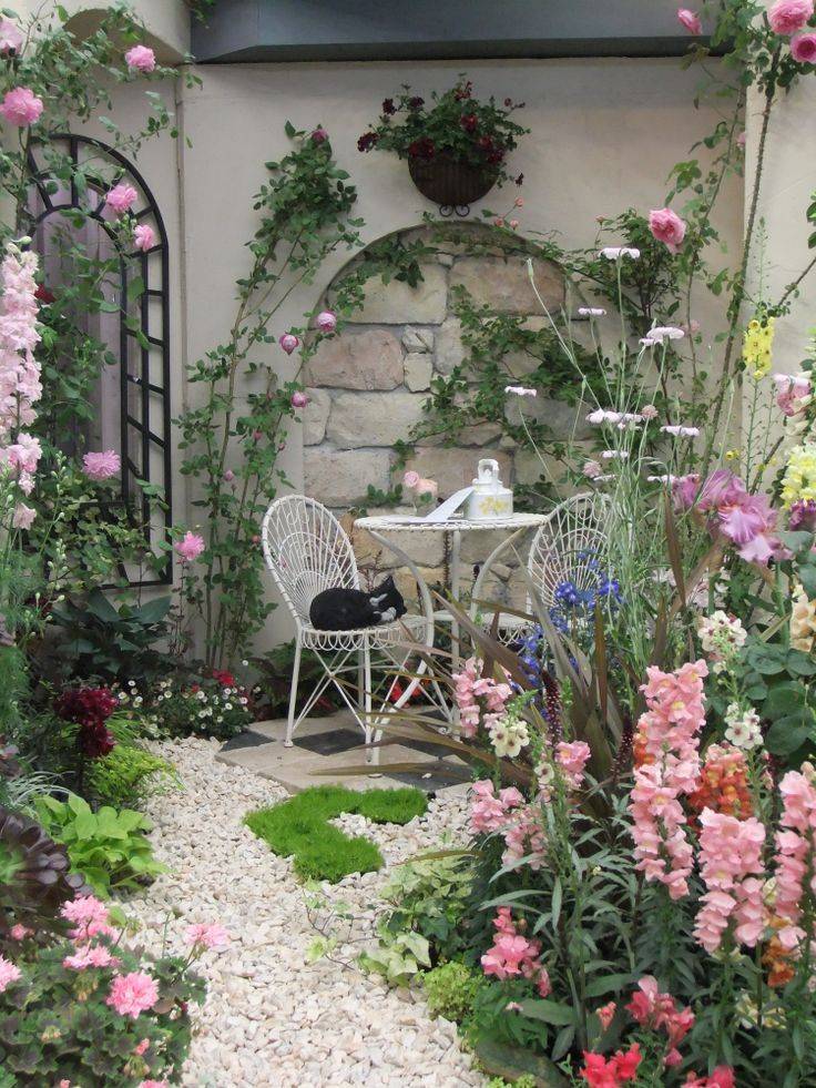 The Wild Romantic Cottage Garden Style