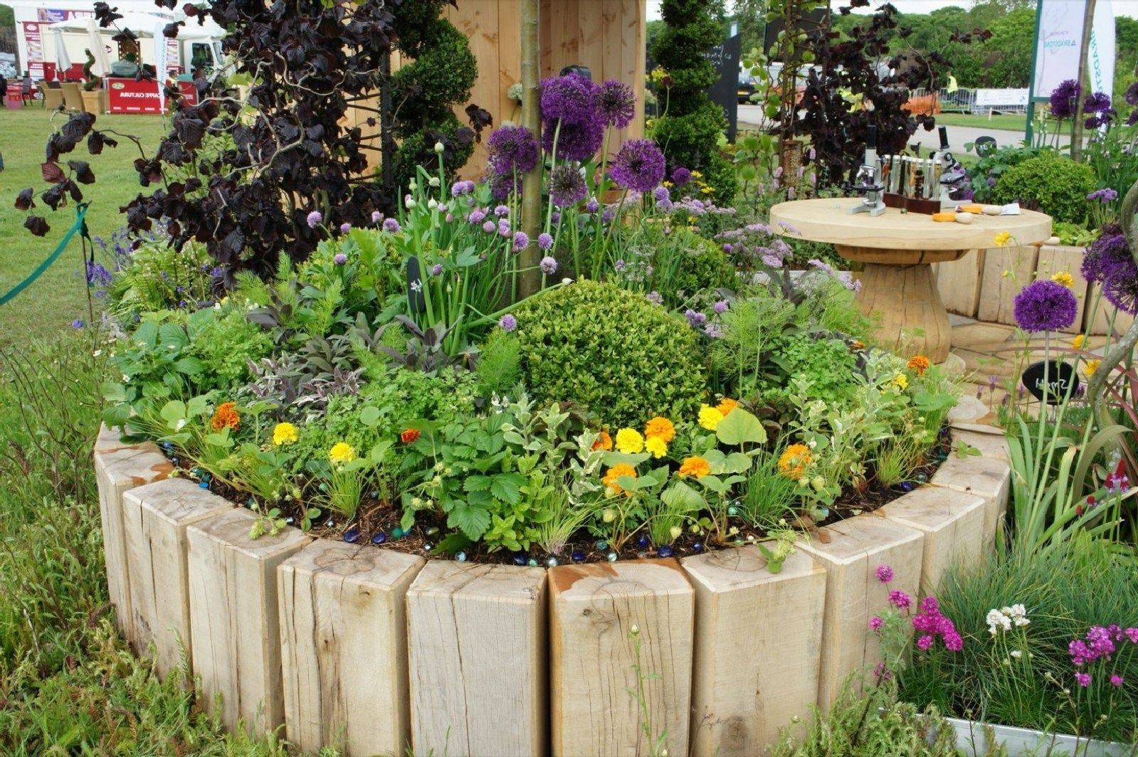 Amazing Beautiful Round Raised Garden Bed Ideas