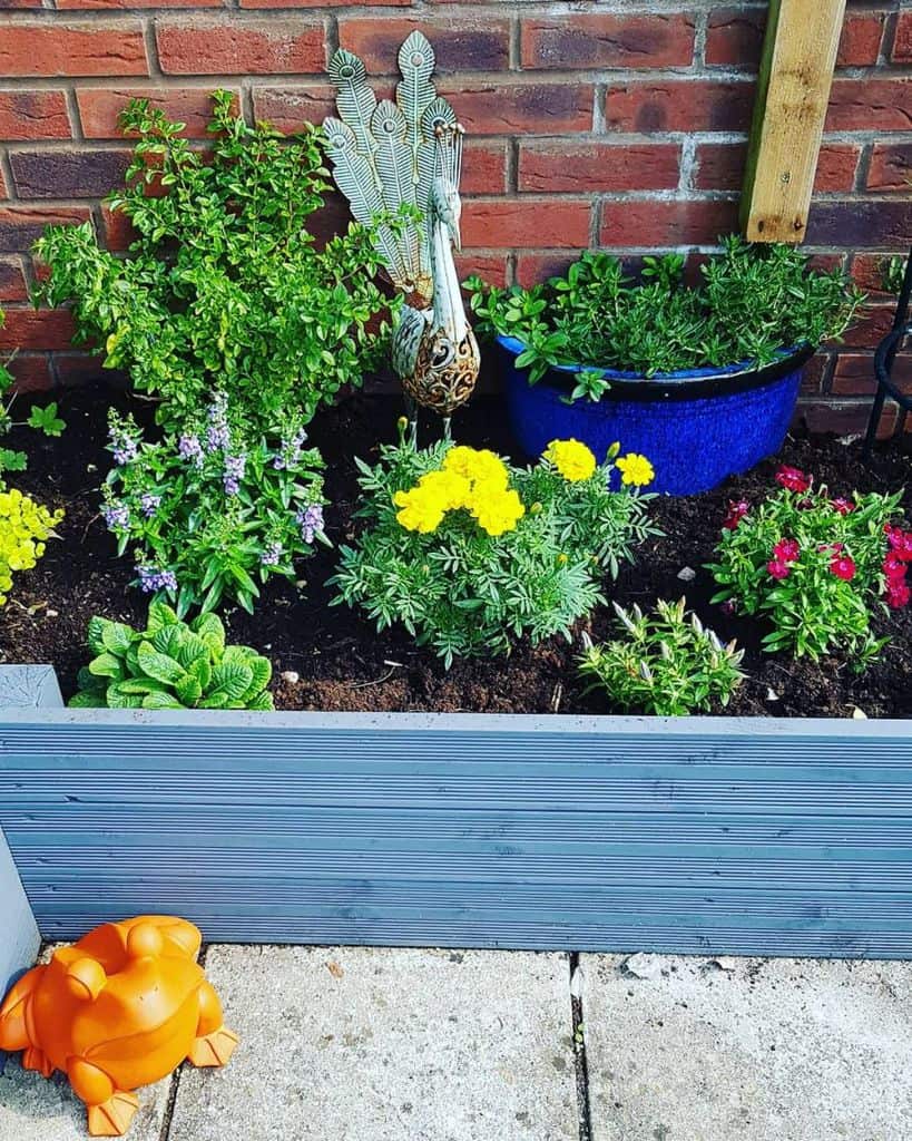 Eyecatching Raised Flower Bed Ideas
