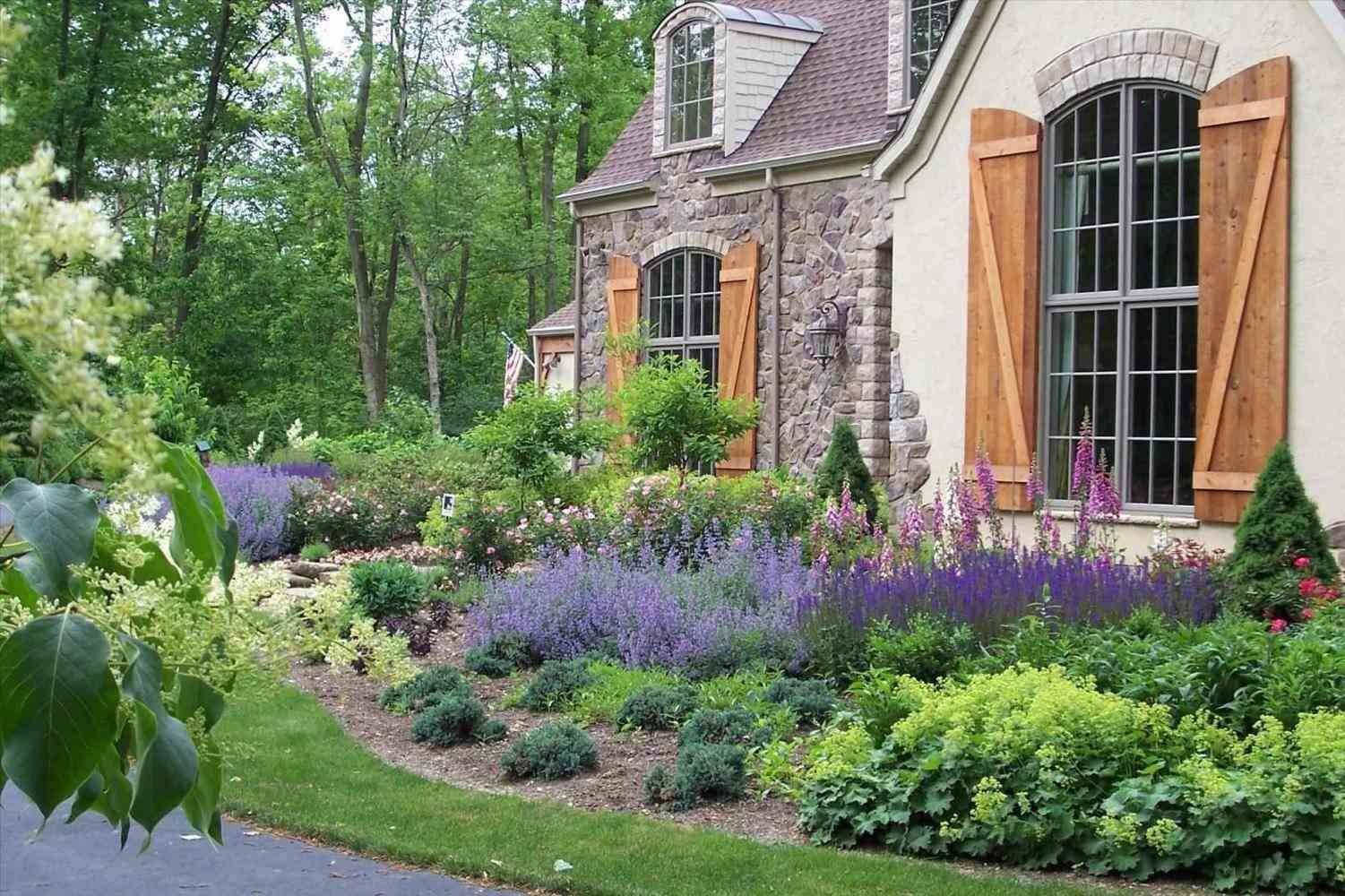 Beautiful Small Cottage Garden Design Ideas