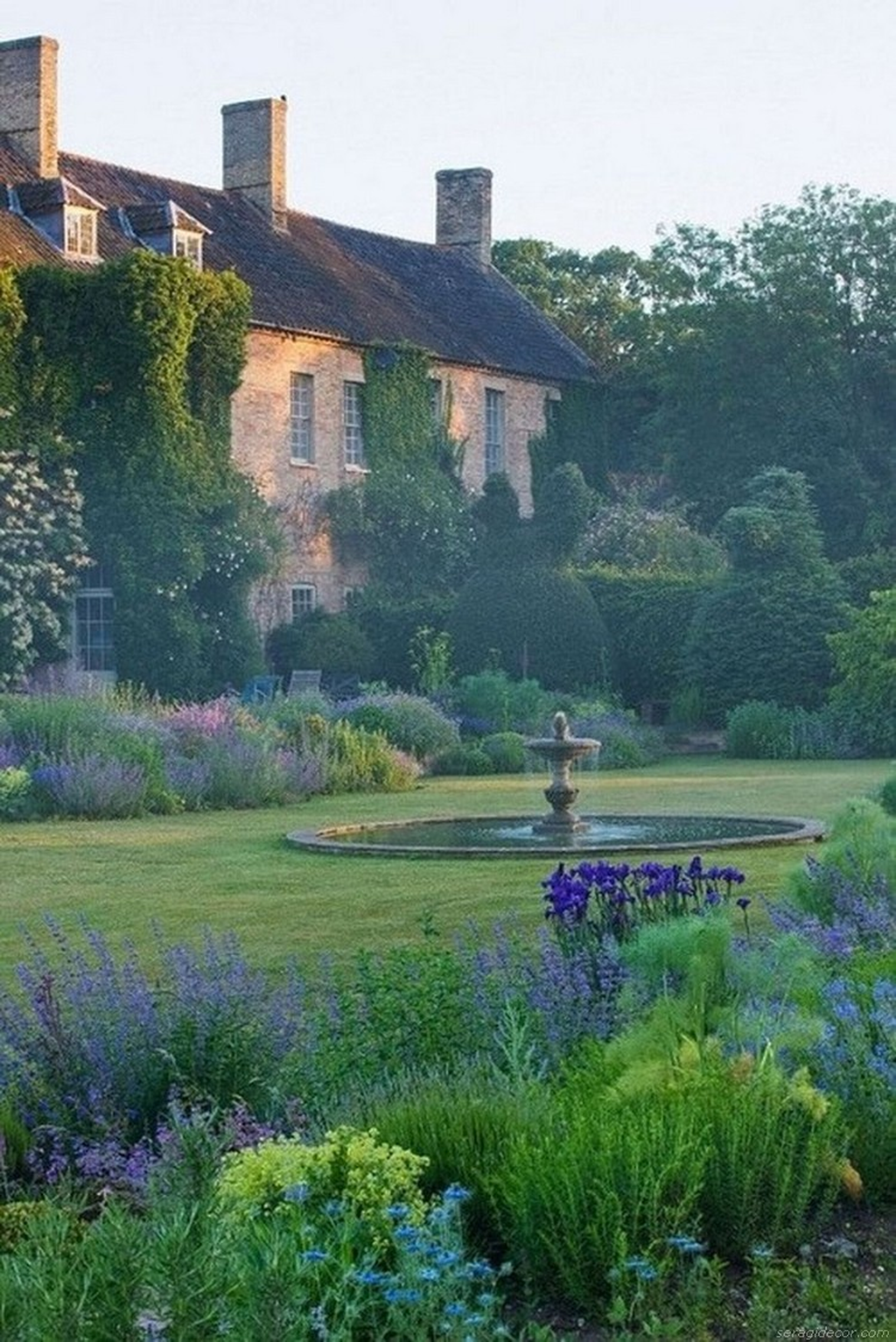 Beautiful French Cottage Garden Design Ideas