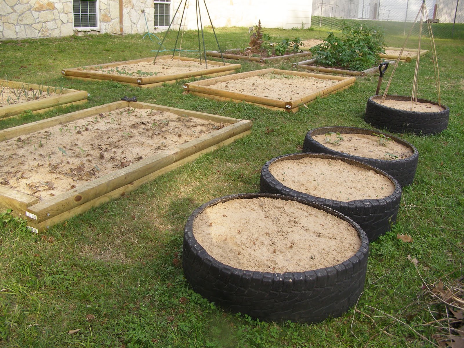 Diy Raised Garden Bed Little Frugal Homestead