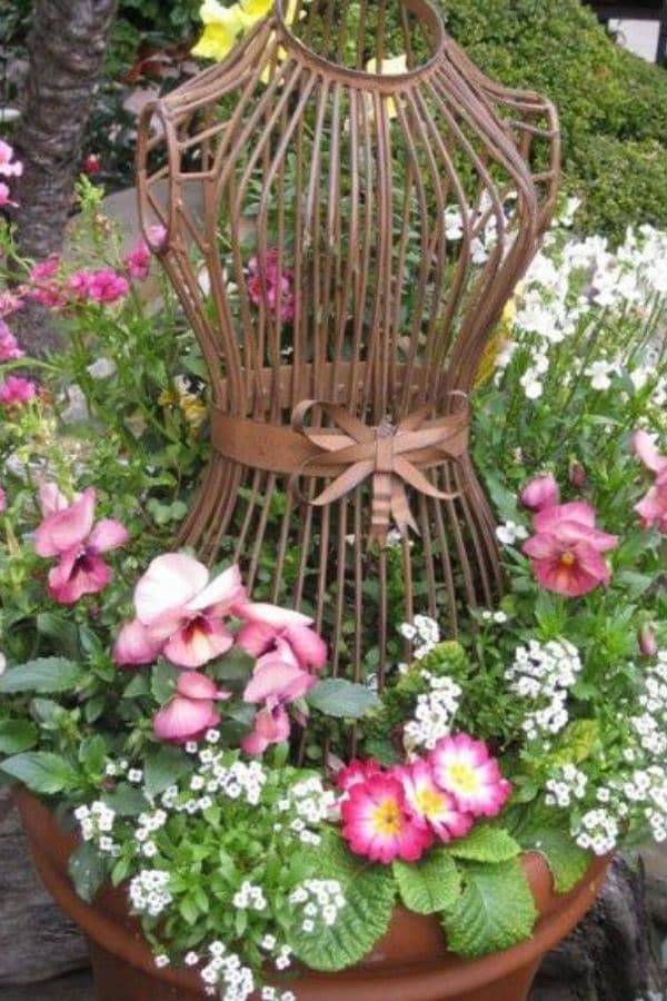 Pretty Vintage Garden Decor