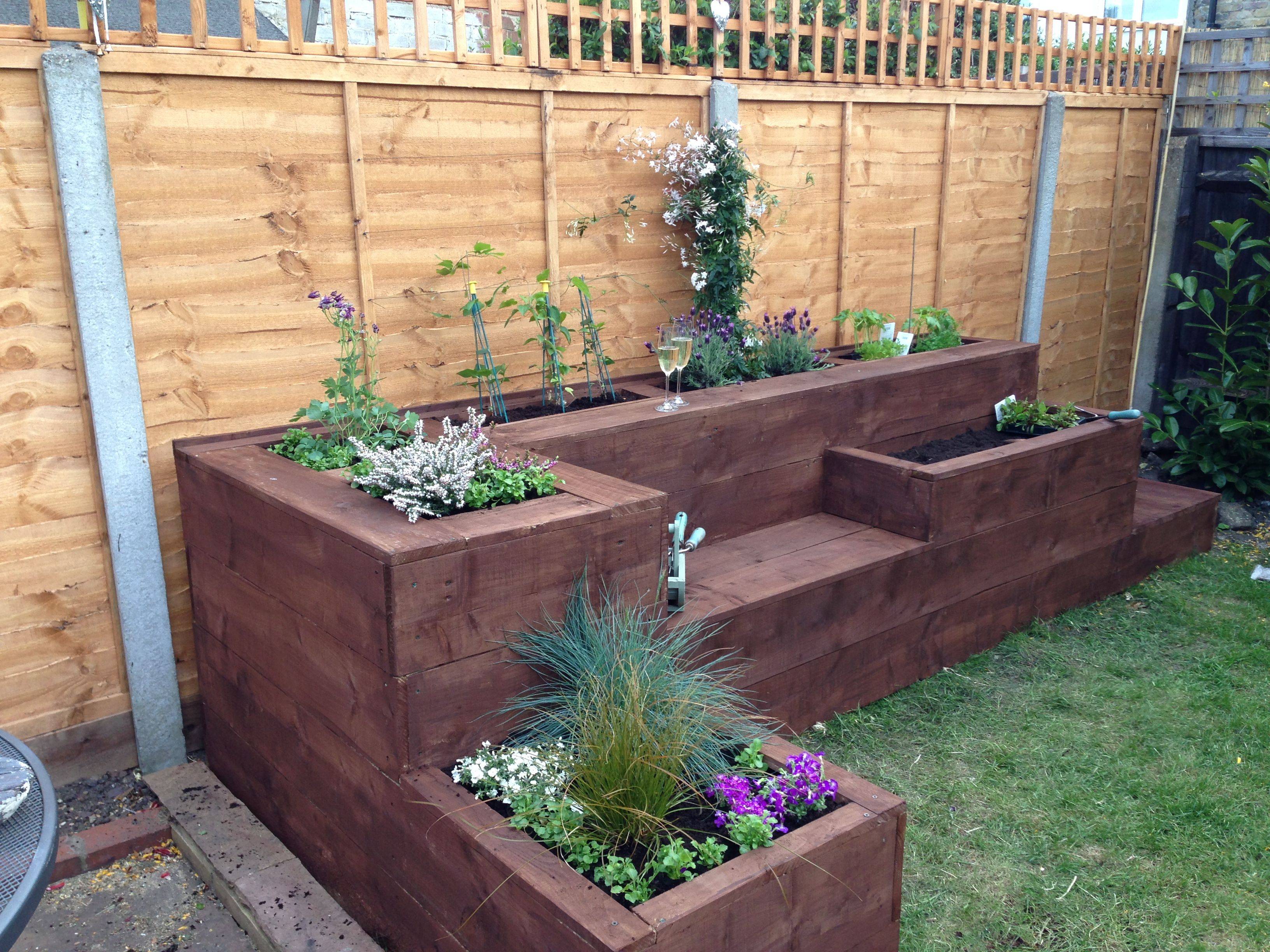 A Weedless Raised Wood Pallet Garden Bed