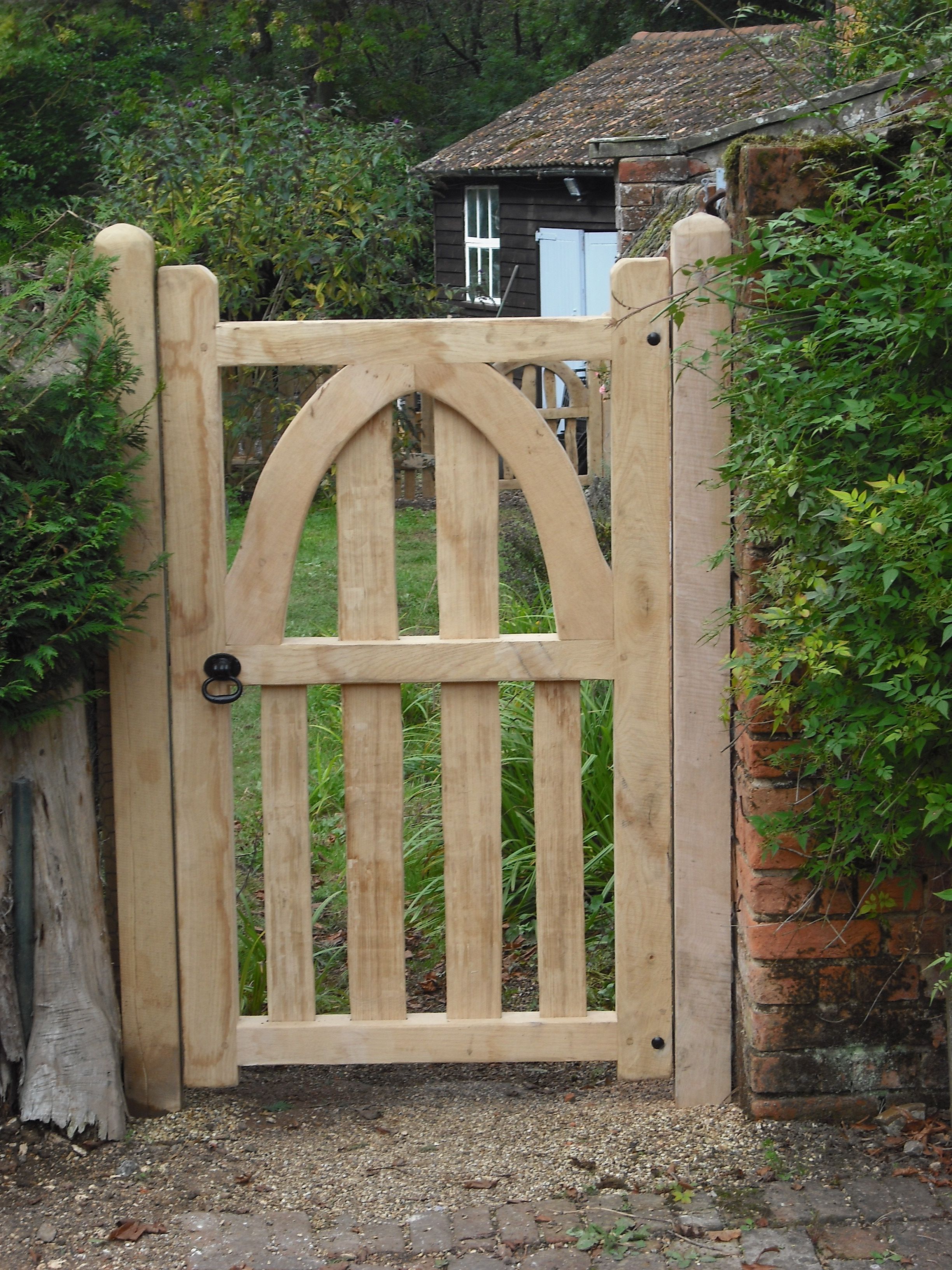 An Antique Look Garden Gate Design
